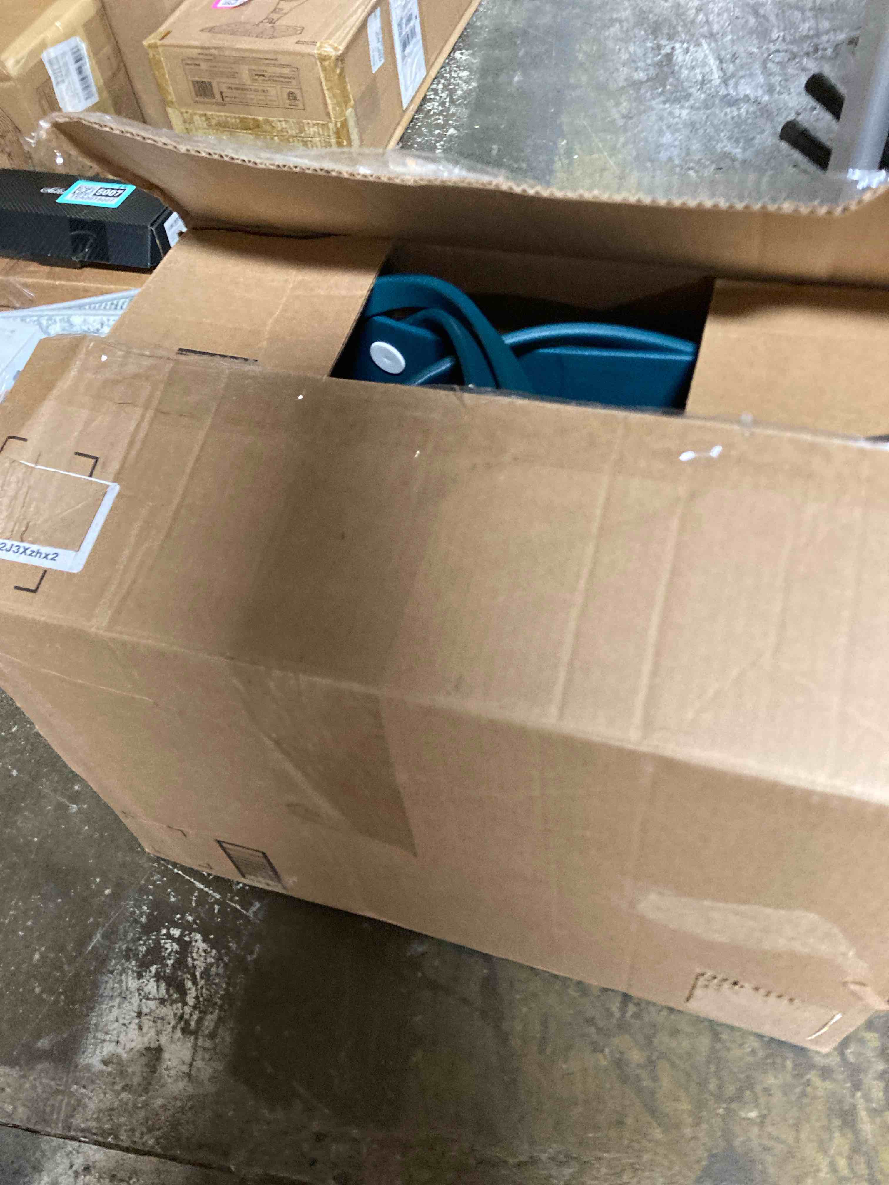 https://s3.amazonaws.com/lotting-images-prod/phillipi/TEA0075015_1730213006209.jpeg
