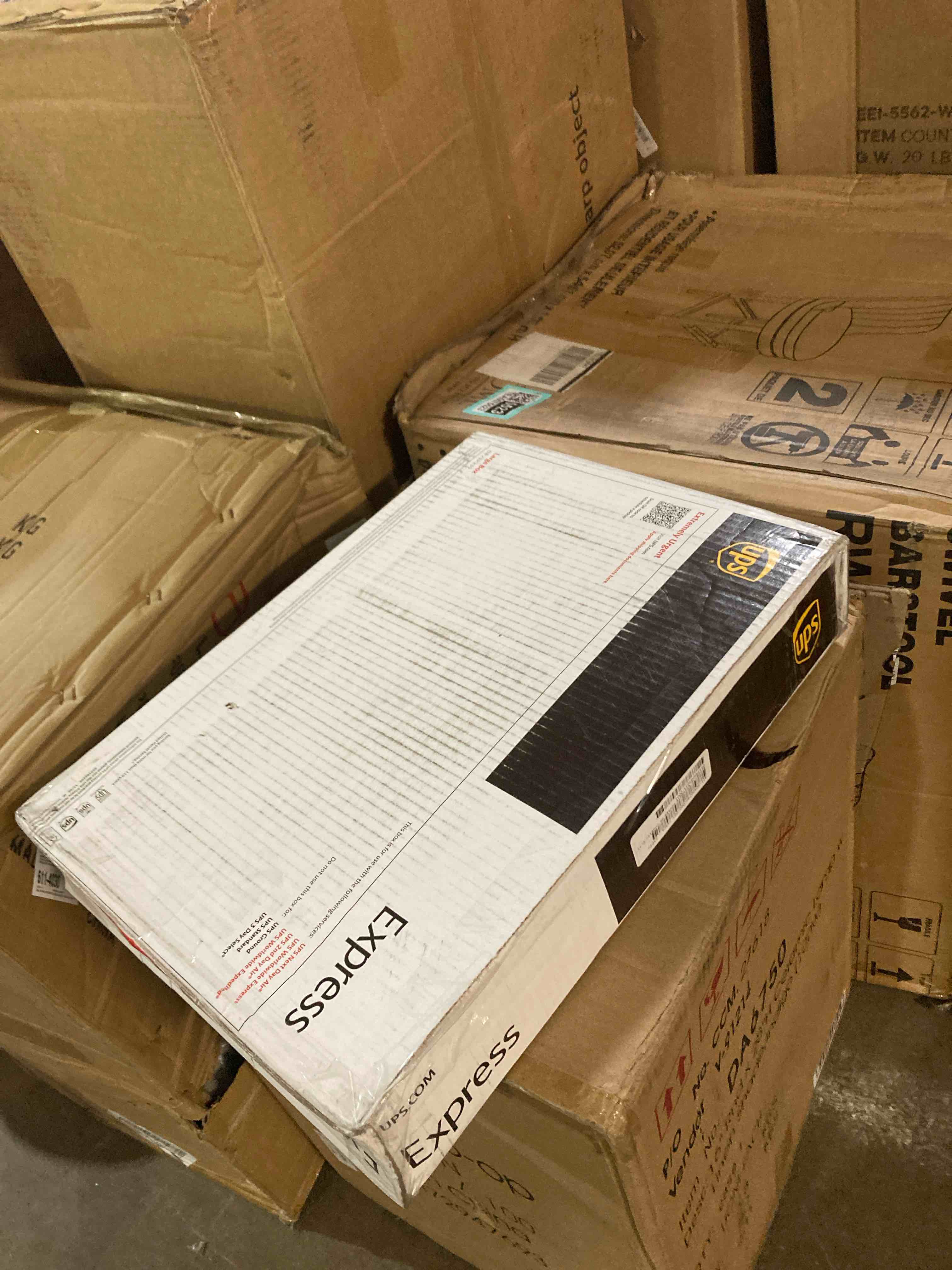 https://s3.amazonaws.com/lotting-images-prod/phillipi/TEA0075530_1729610725987.jpeg