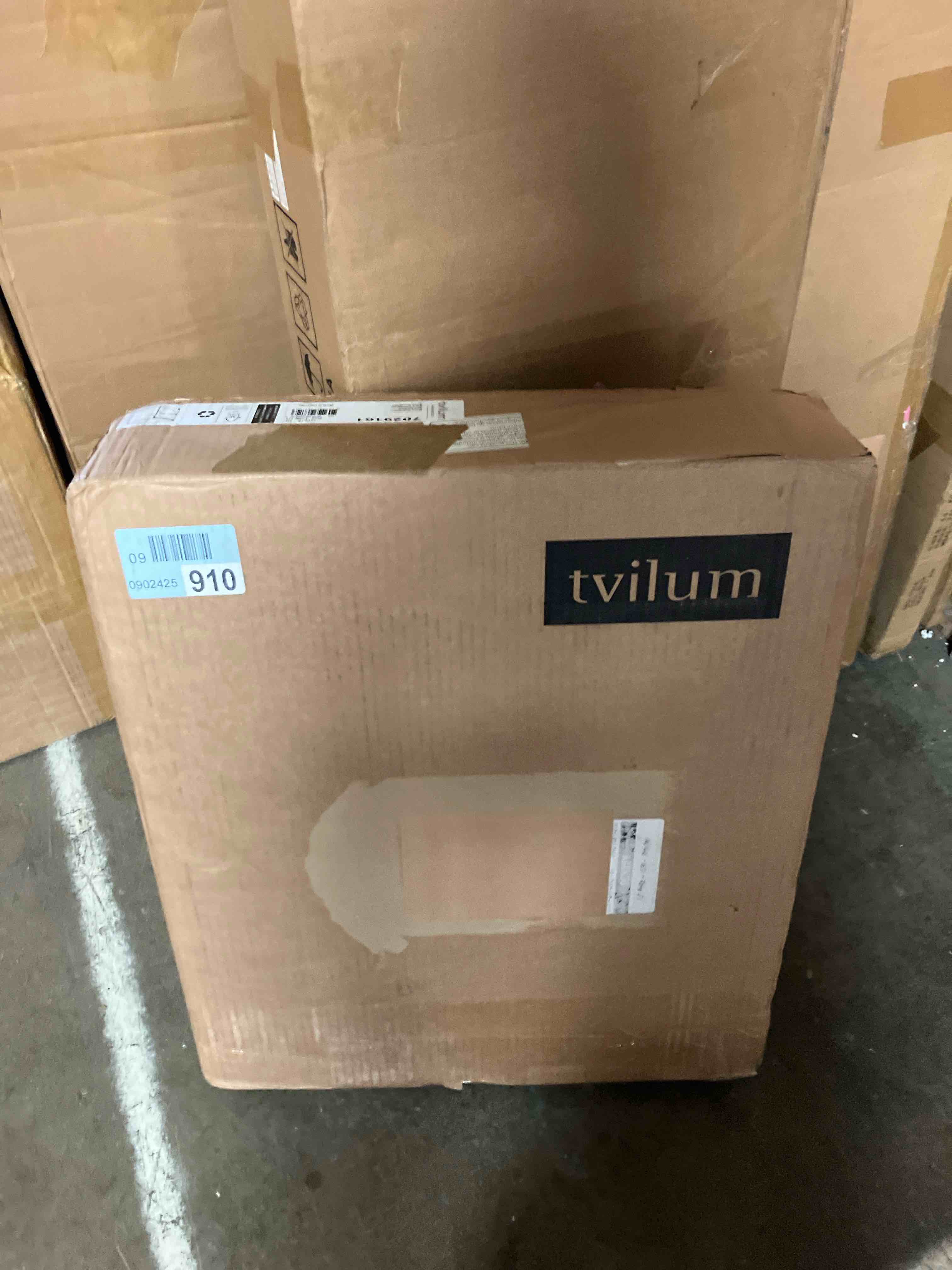 https://s3.amazonaws.com/lotting-images-prod/phillipi/TEA0078332_1757433373216.jpeg