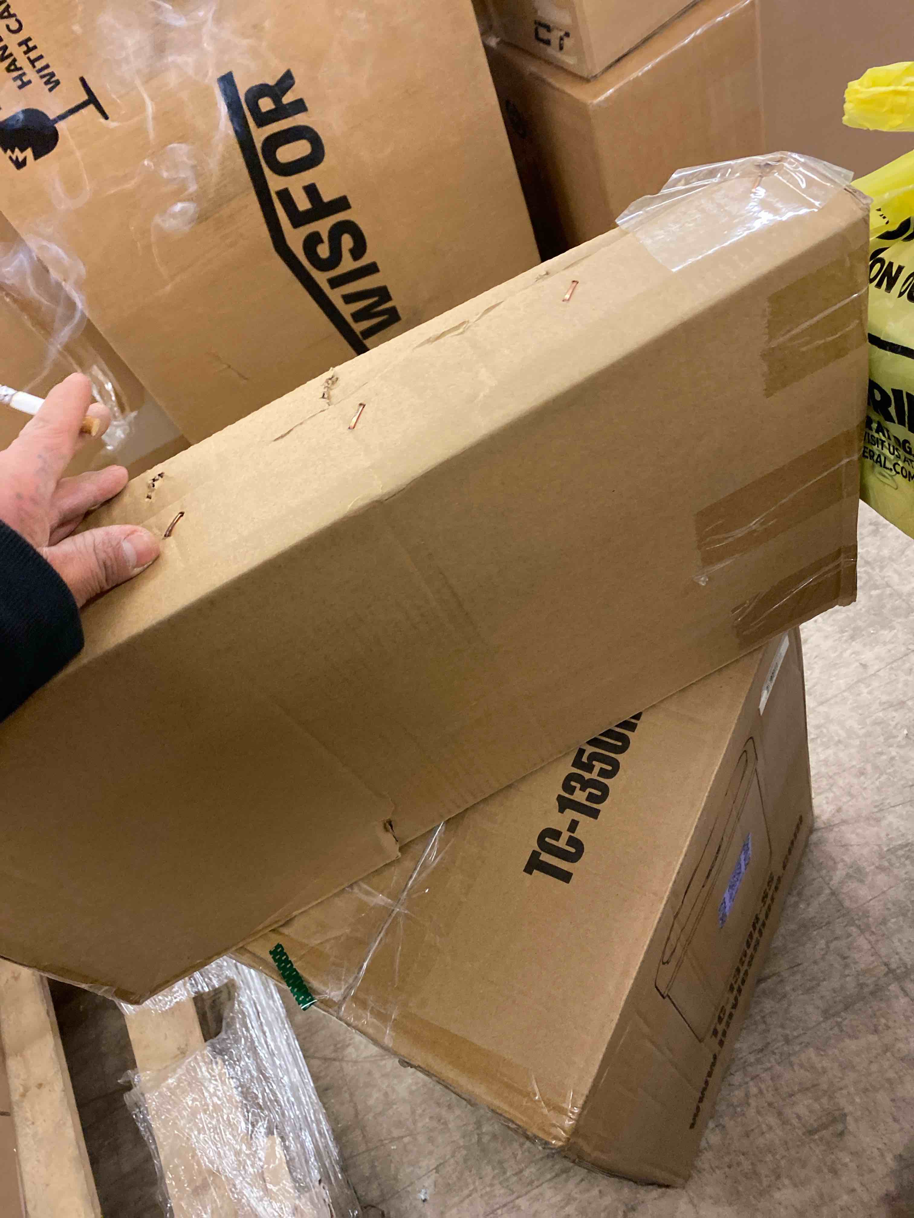 https://s3.amazonaws.com/lotting-images-prod/phillipi/TEA0082212_1738693745068.jpeg