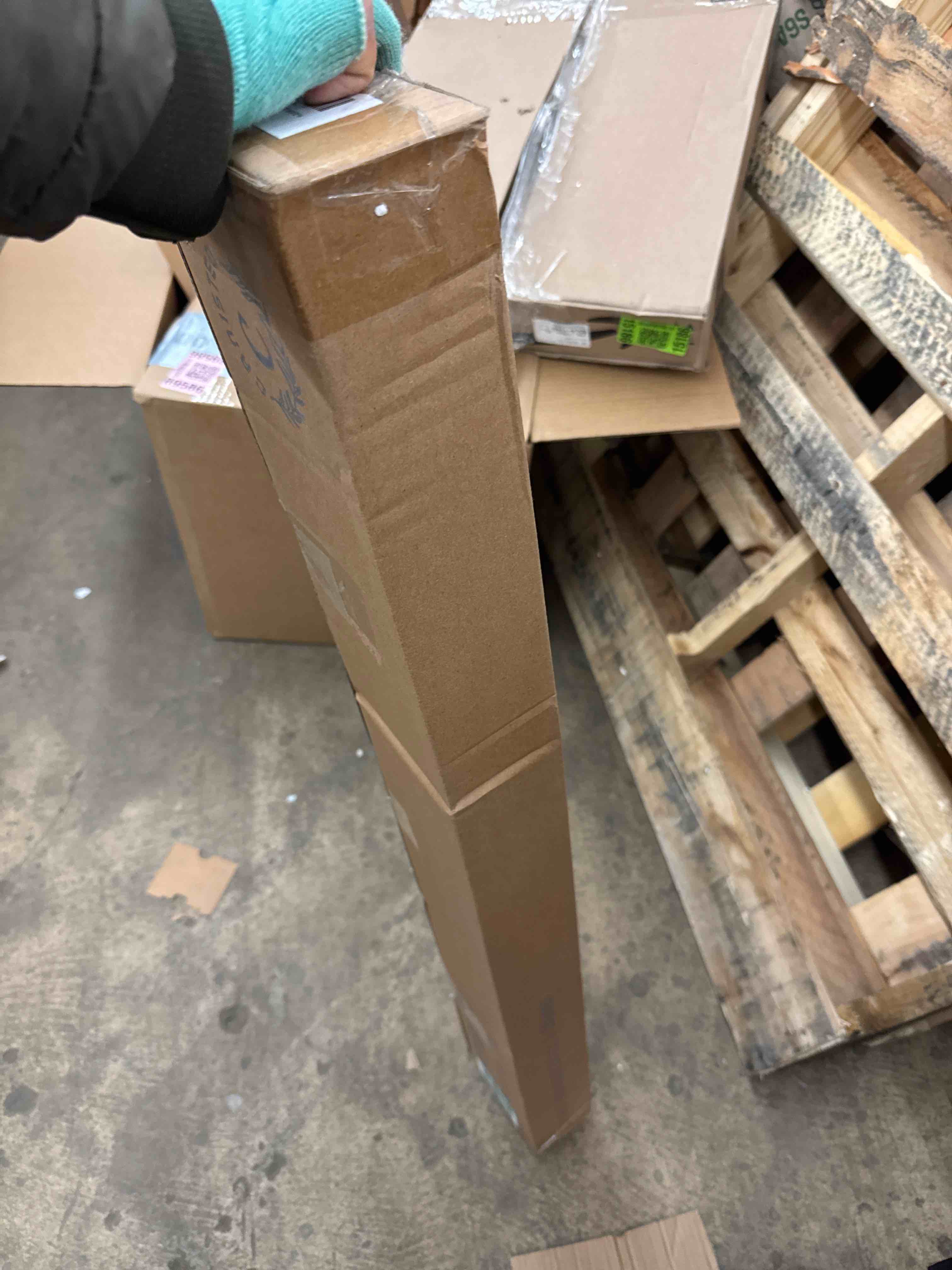 https://s3.amazonaws.com/lotting-images-prod/phillipi/TEA0082355_1738429888863.jpeg