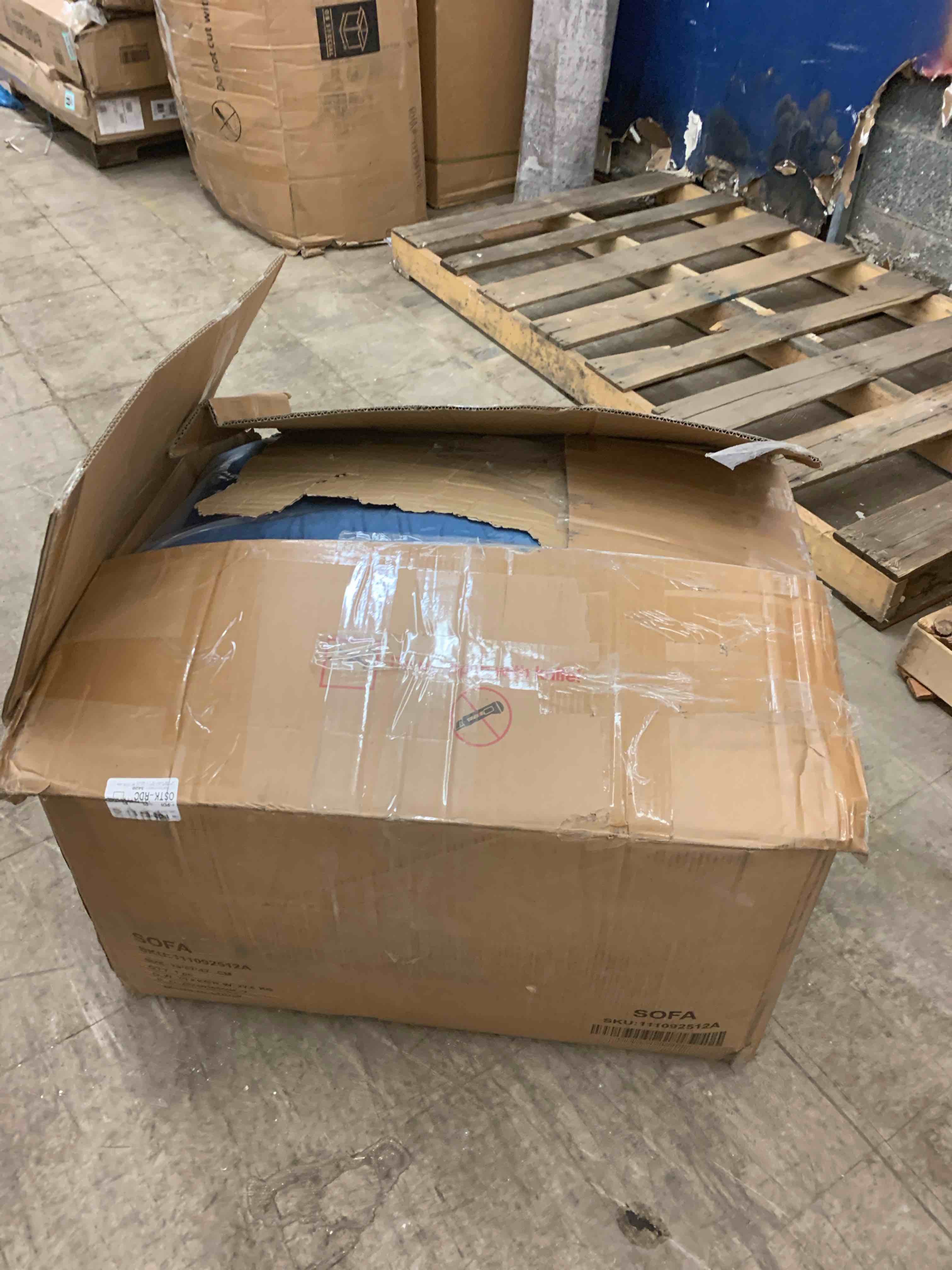 https://s3.amazonaws.com/lotting-images-prod/phillipi/TEA0083956_1732026883649.jpeg