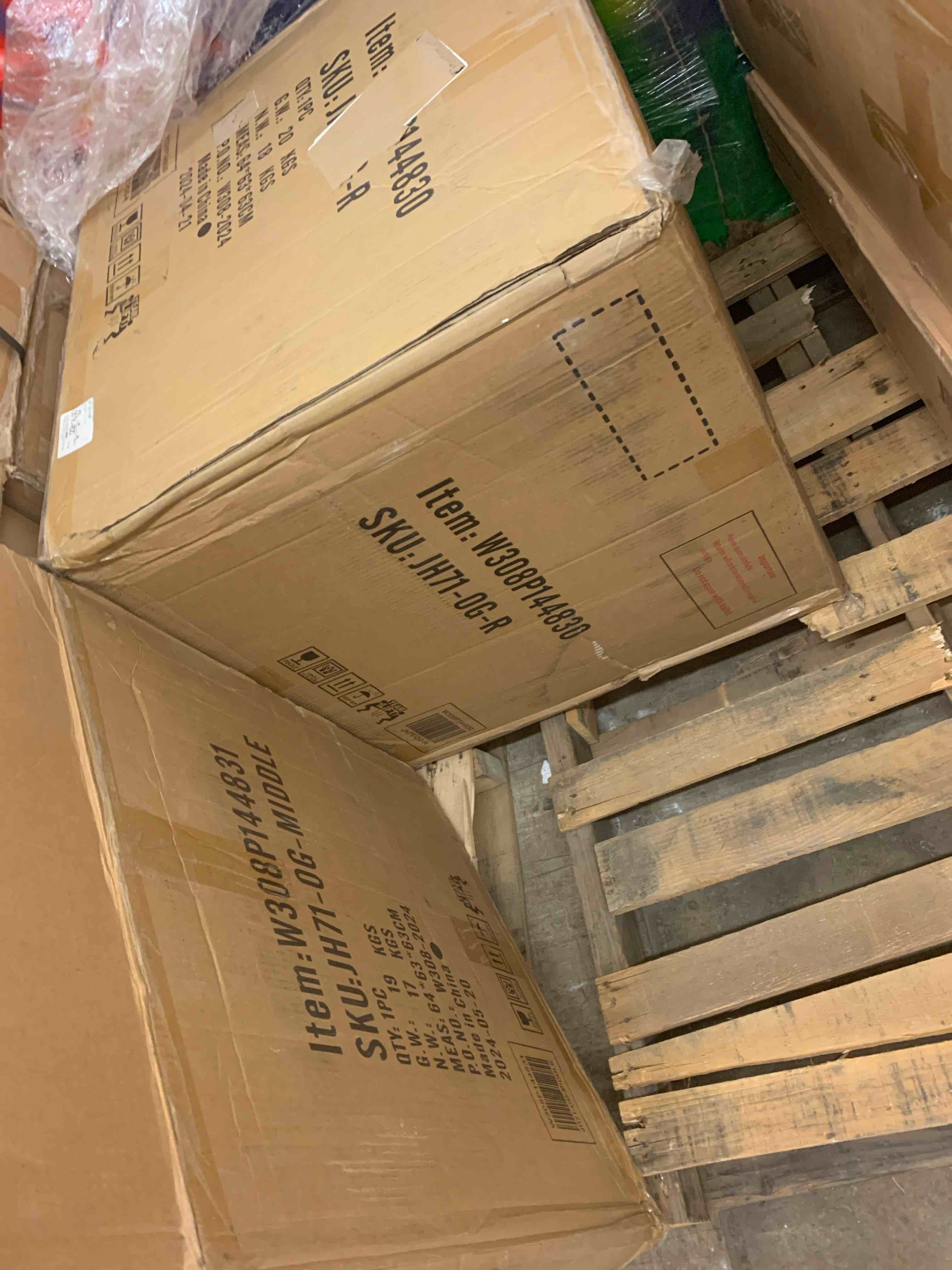 https://s3.amazonaws.com/lotting-images-prod/phillipi/TEA0083969_1732029398920.jpeg