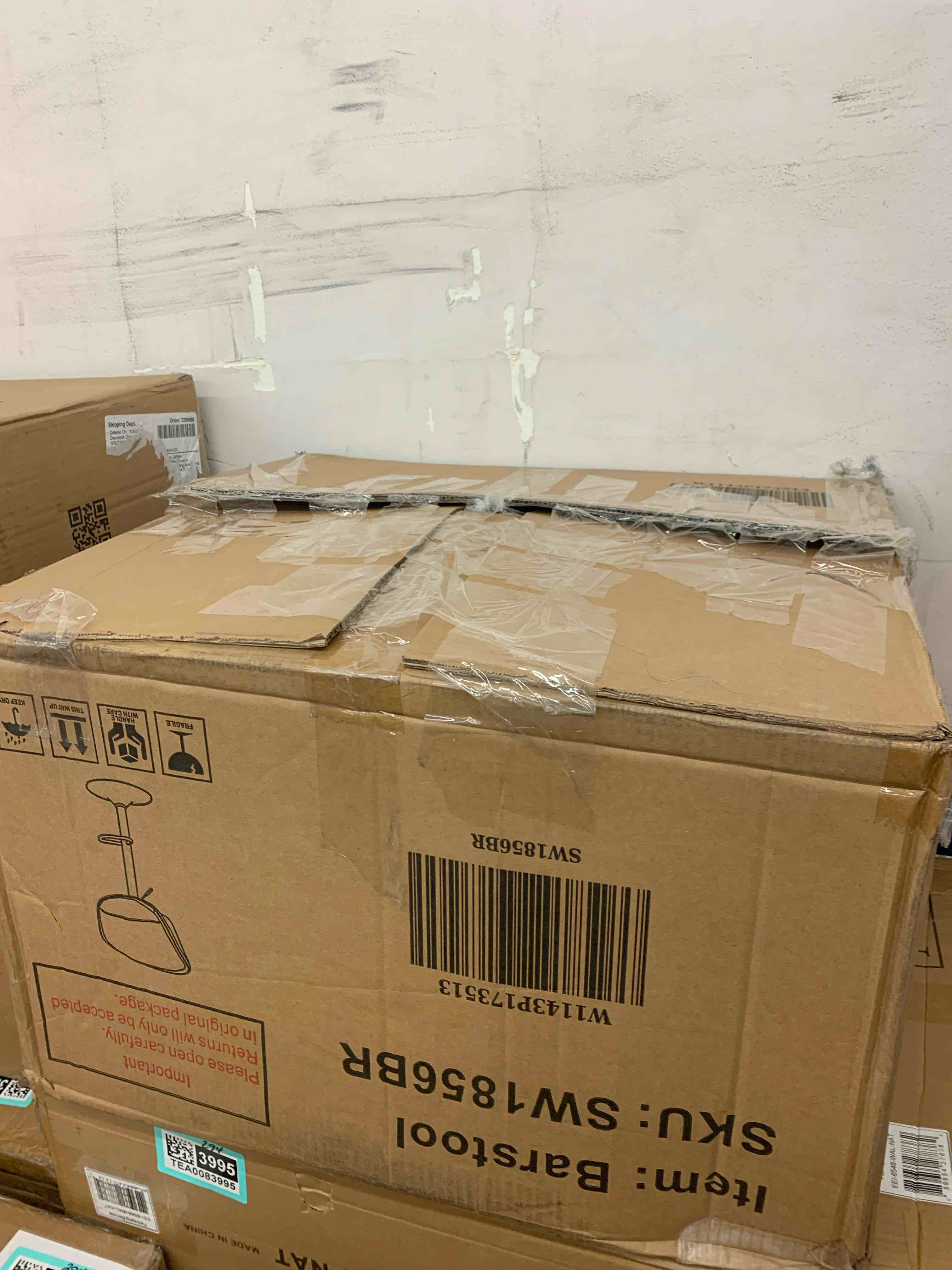 https://s3.amazonaws.com/lotting-images-prod/phillipi/TEA0083997_1732033972093.jpeg