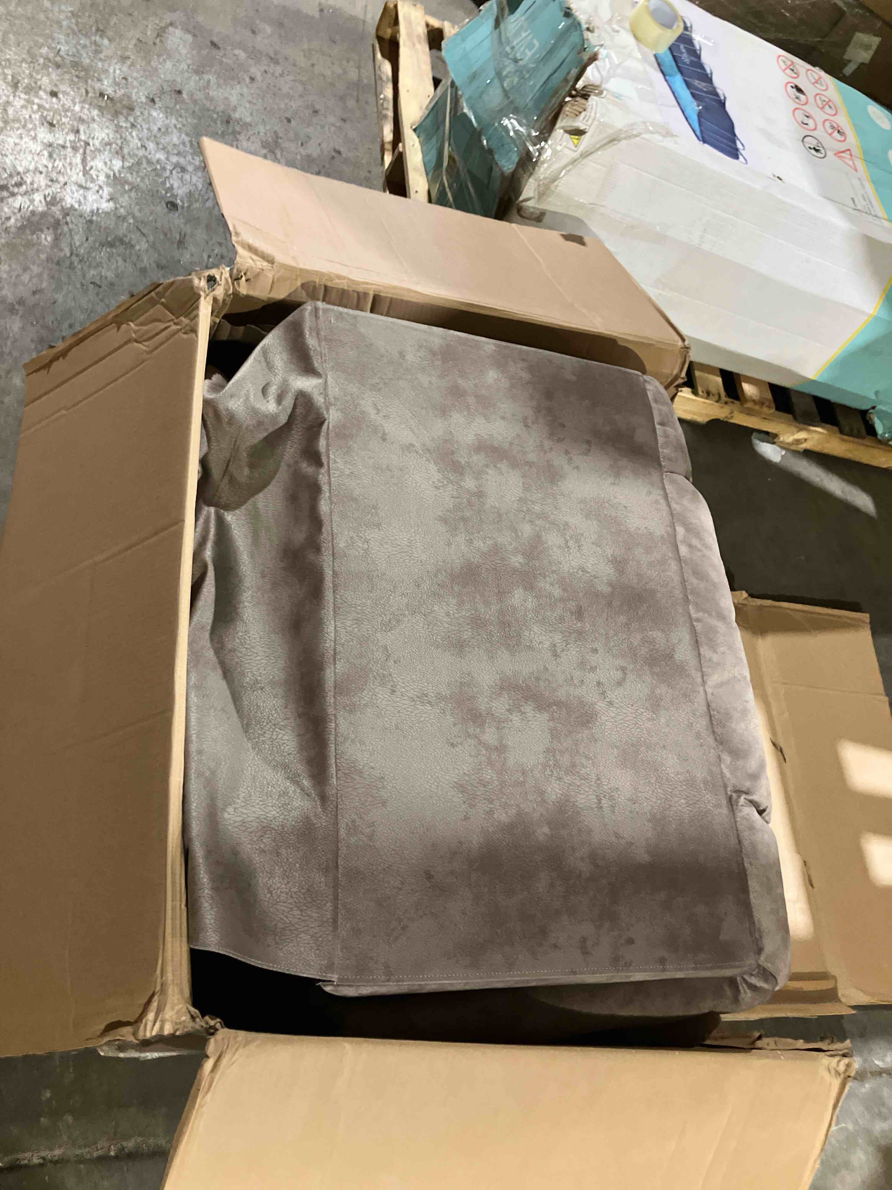 https://s3.amazonaws.com/lotting-images-prod/phillipi/TEA0087173_1726768448645.jpeg