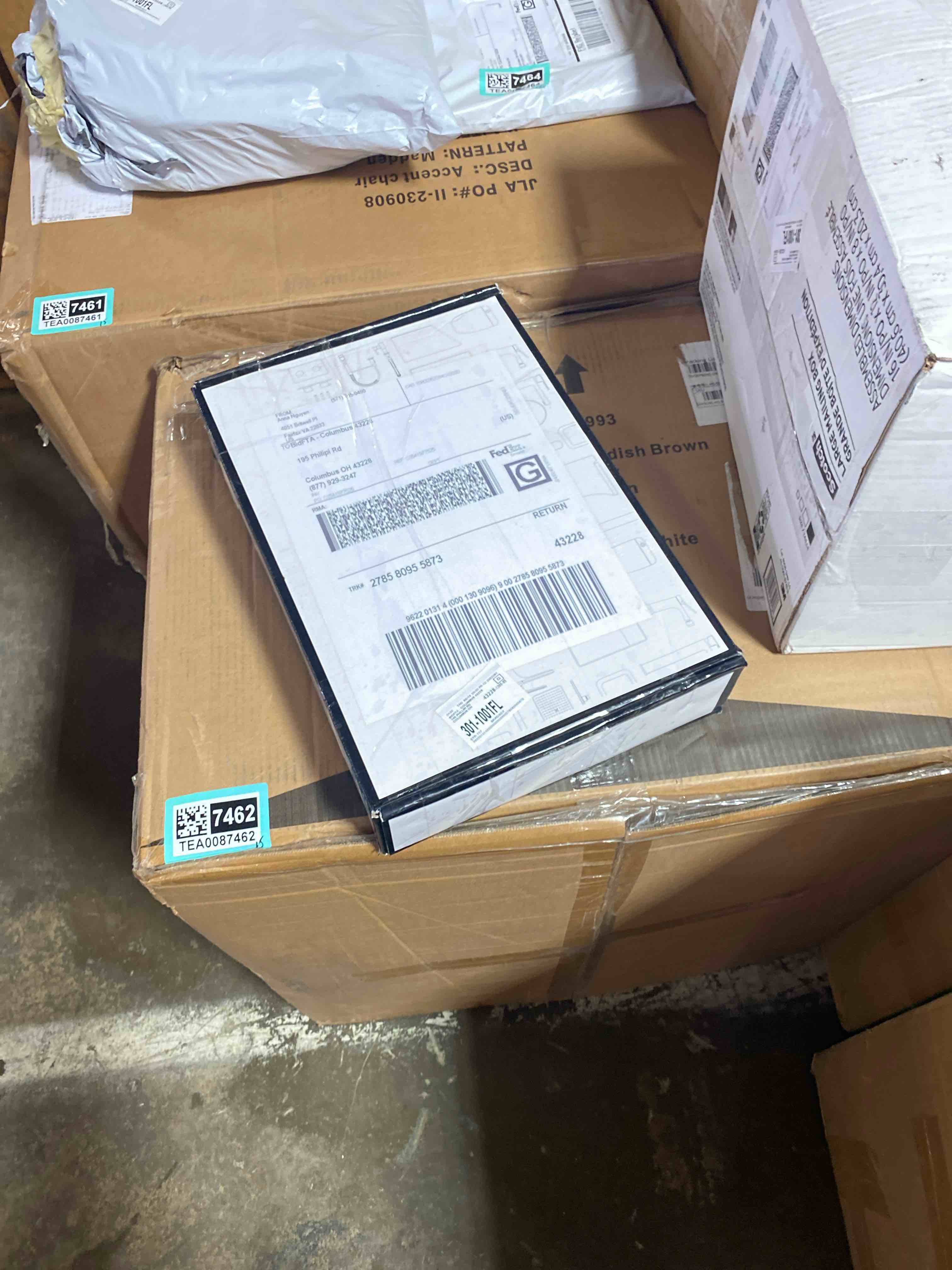 https://s3.amazonaws.com/lotting-images-prod/phillipi/TEA0087467_1726766385324.jpeg