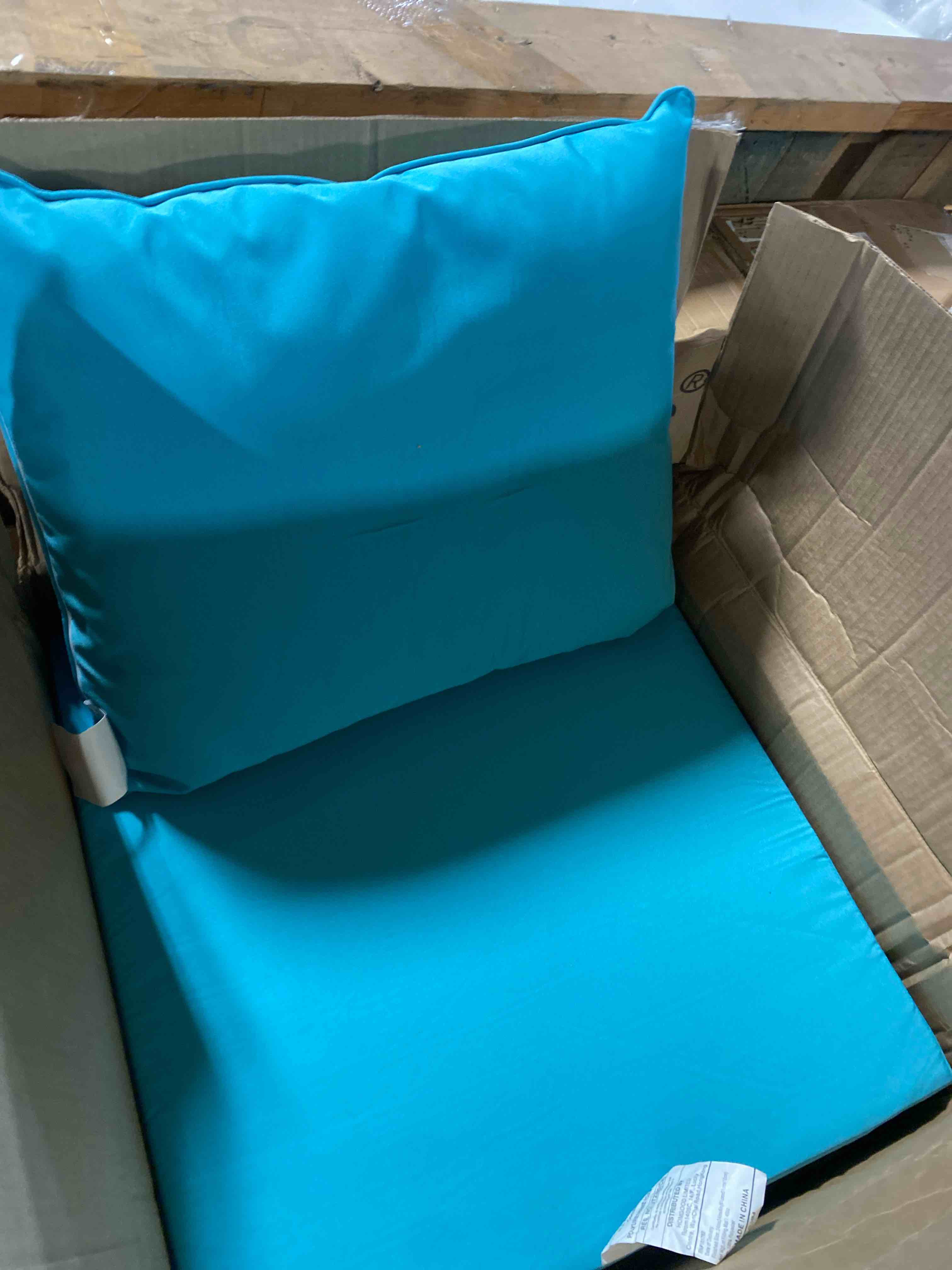 https://s3.amazonaws.com/lotting-images-prod/phillipi/TEA0087921_1727380581662.jpeg