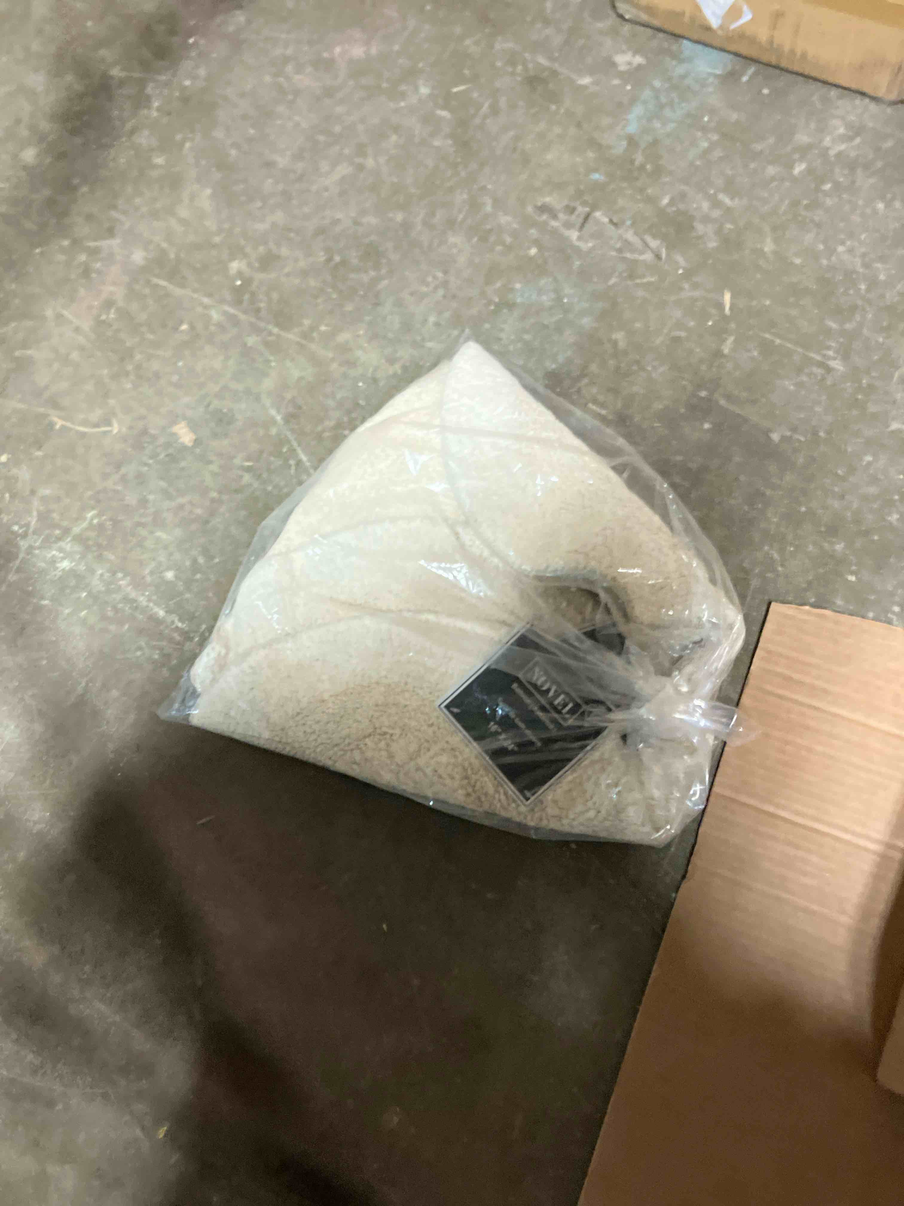 https://s3.amazonaws.com/lotting-images-prod/phillipi/TEA1204405_1740597902183.jpeg