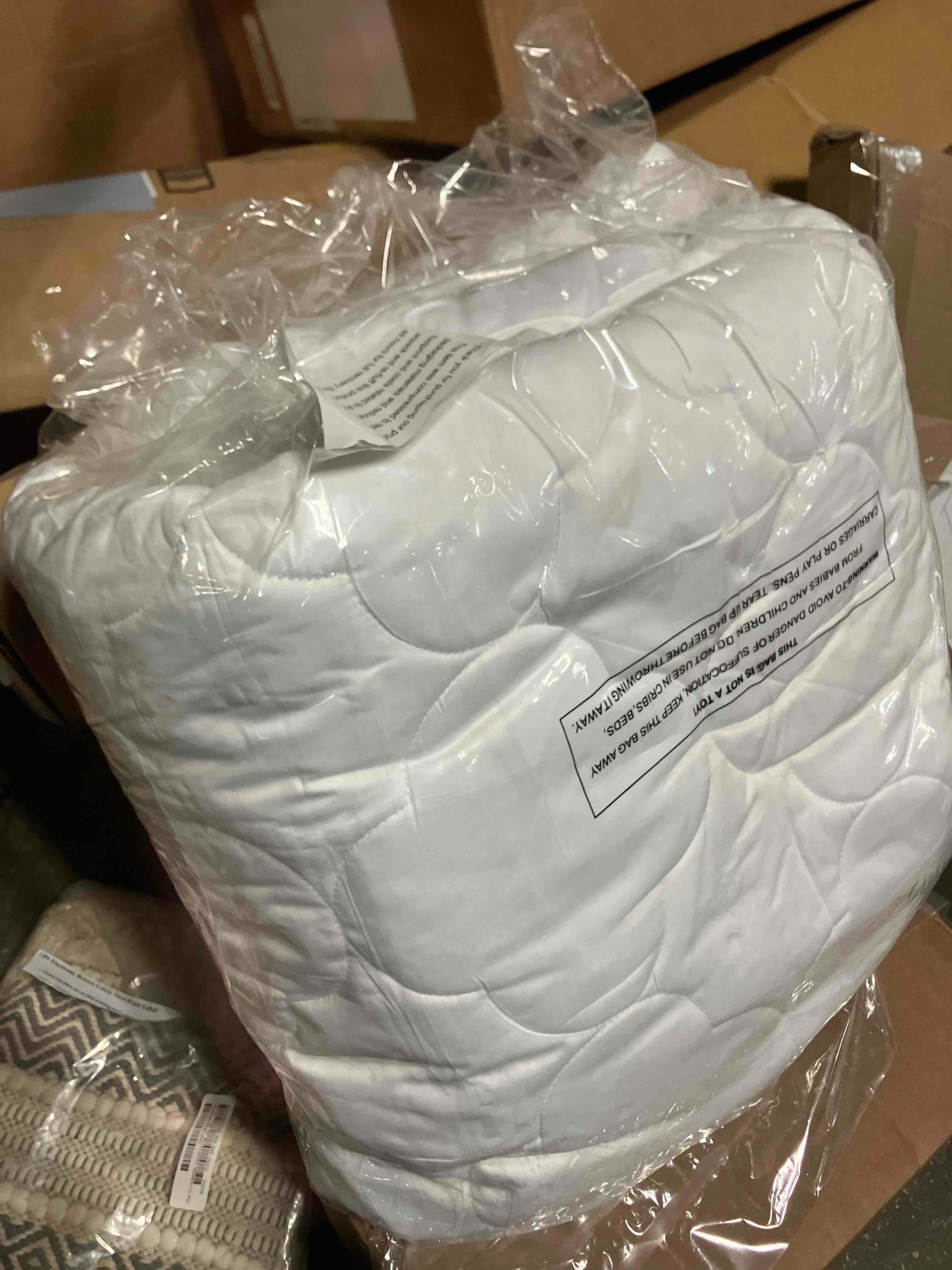 https://s3.amazonaws.com/lotting-images-prod/phillipi/TEA1204788_1740607881425.jpeg