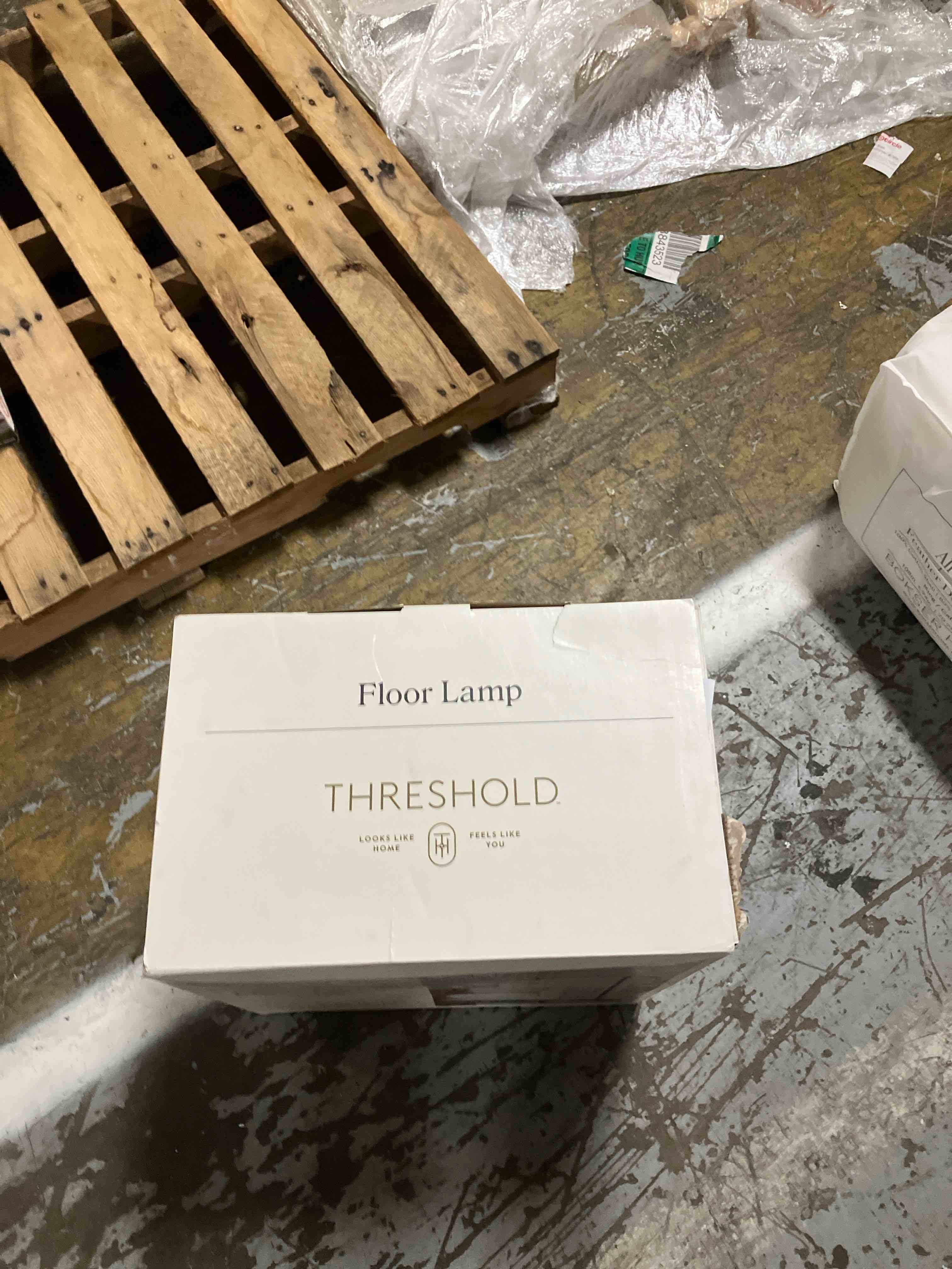 https://s3.amazonaws.com/lotting-images-prod/phillipi/TEA1208603_1753471713600.jpeg