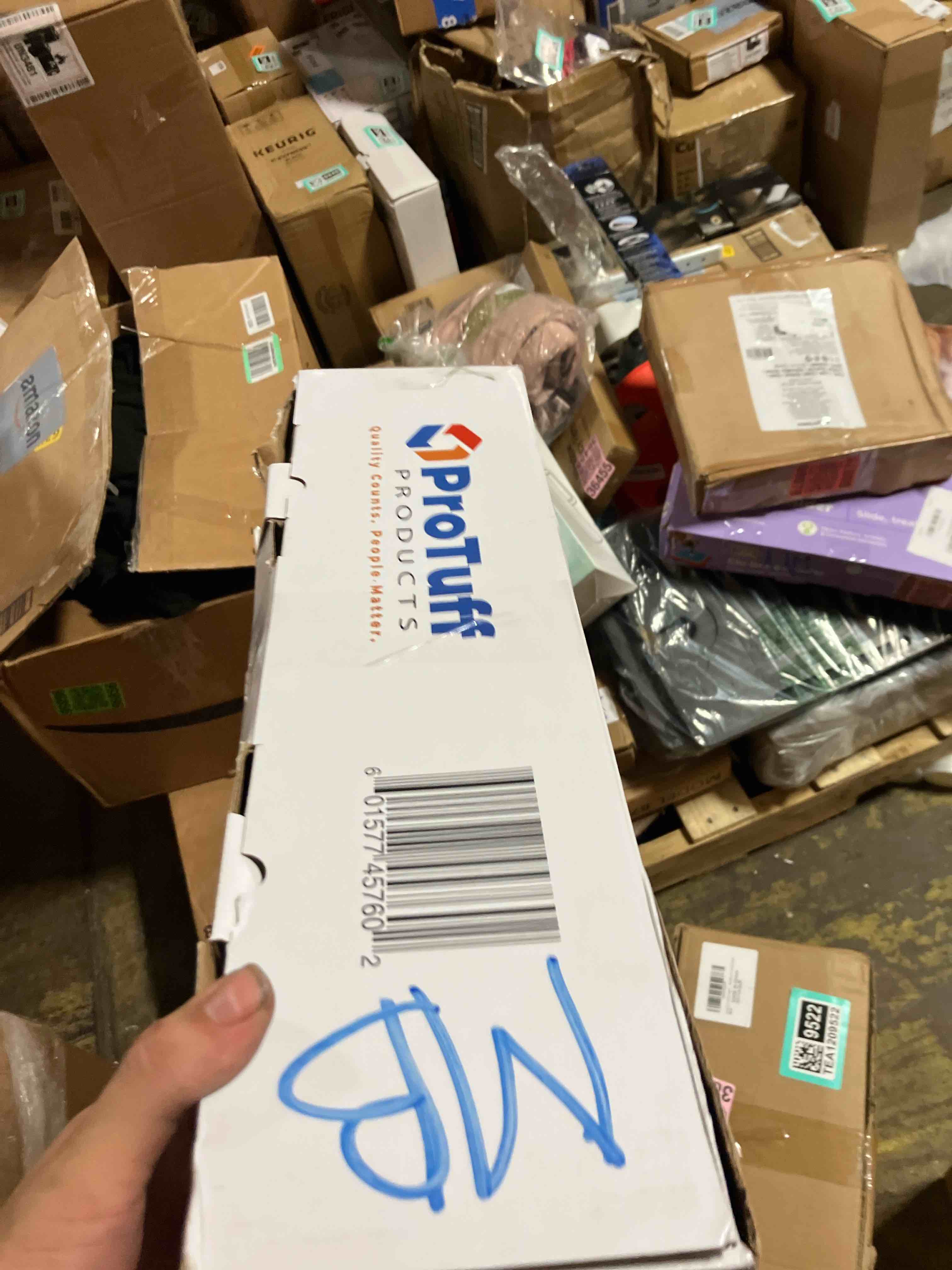https://s3.amazonaws.com/lotting-images-prod/phillipi/TEA1209524_1753993910025.jpeg