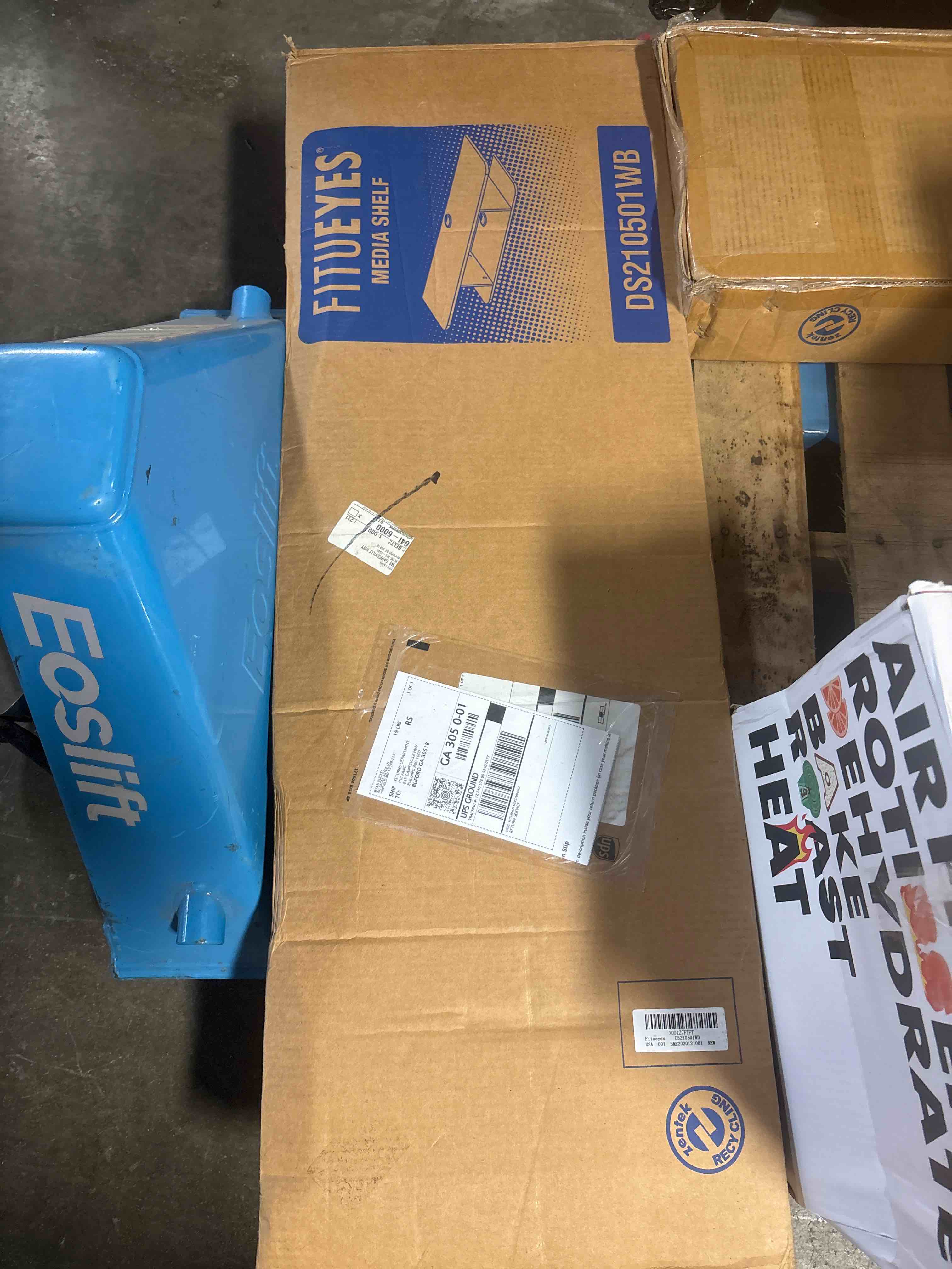 https://s3.amazonaws.com/lotting-images-prod/phillipi/TEA1209804_1756398366083.jpeg