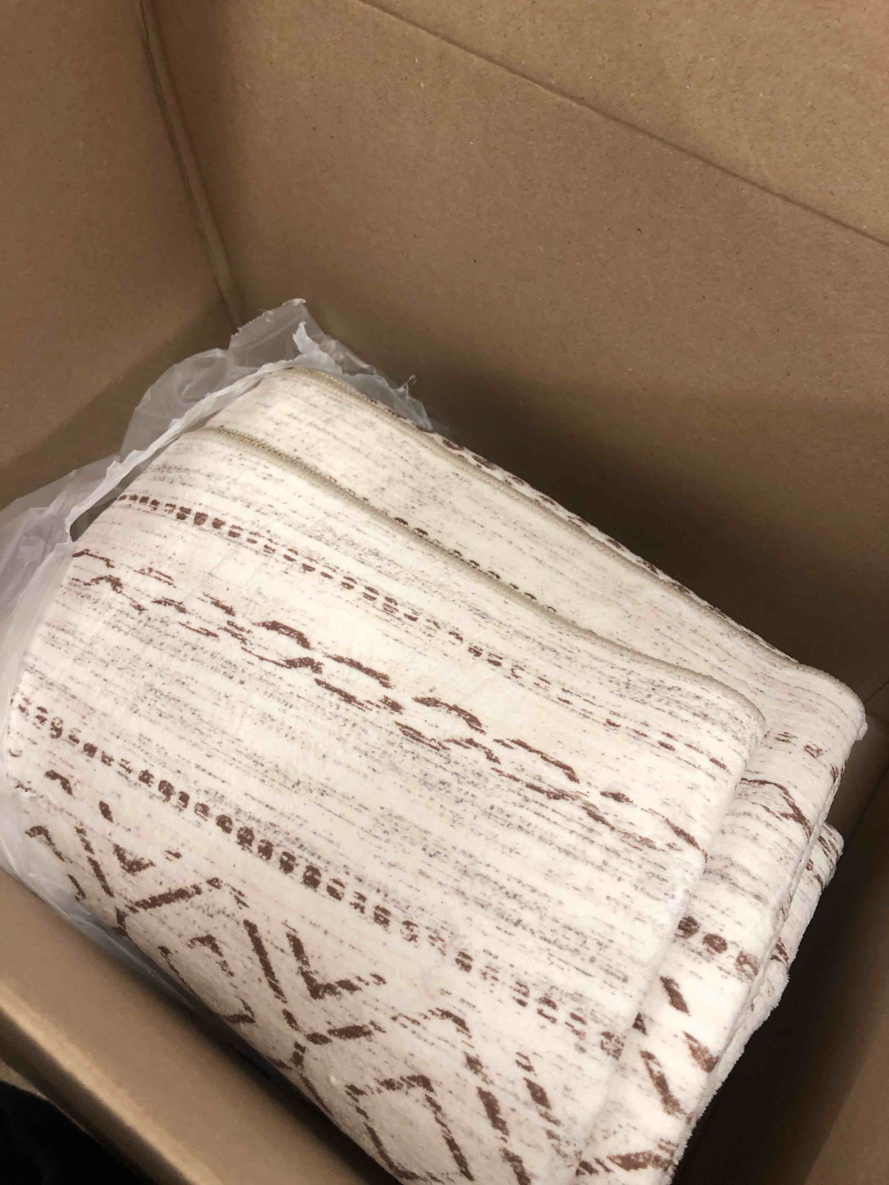 https://s3.amazonaws.com/lotting-images-prod/phillipi/TEA1210492_1742396327111.jpeg