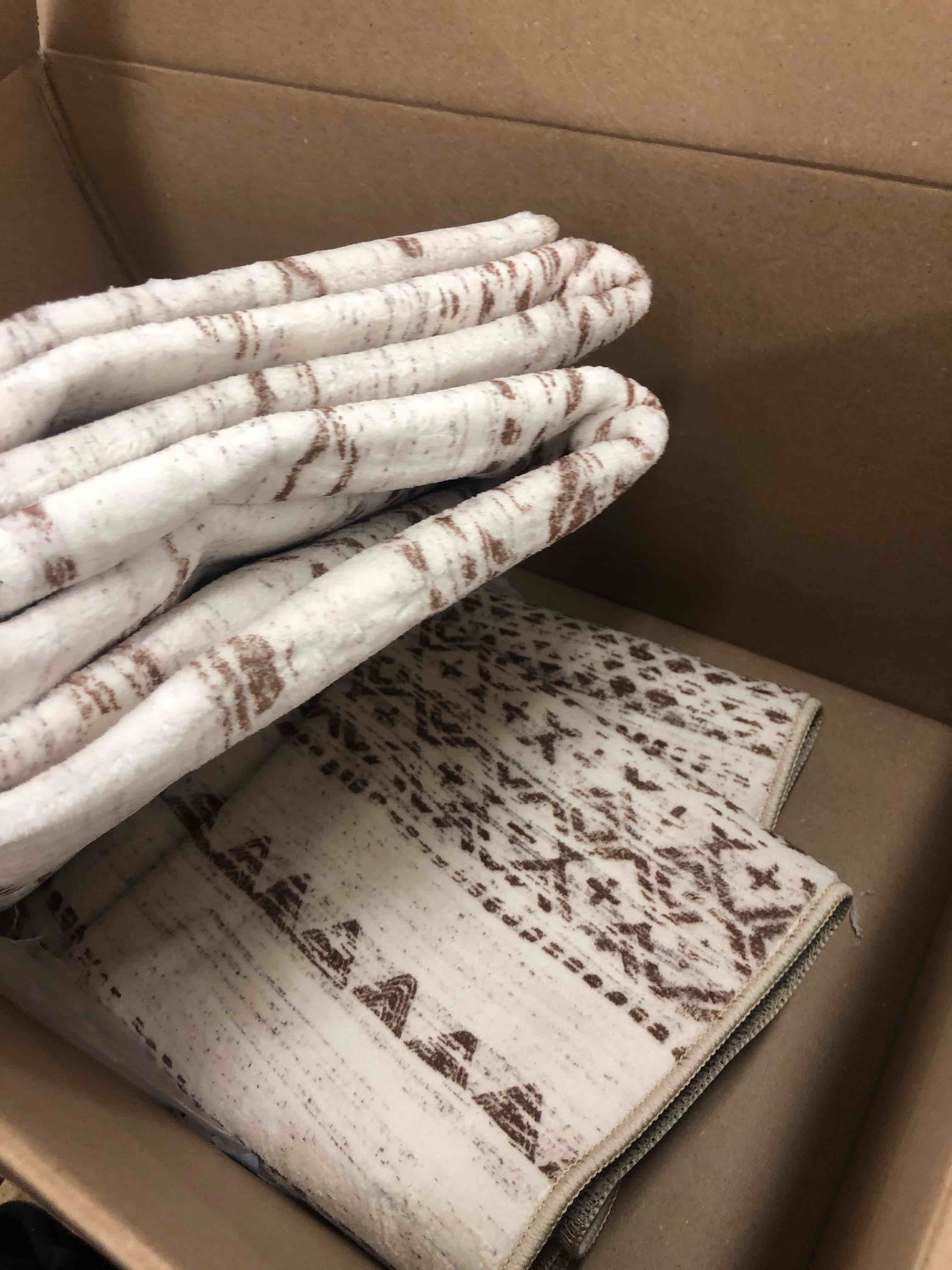 https://s3.amazonaws.com/lotting-images-prod/phillipi/TEA1210492_1742396328913.jpeg