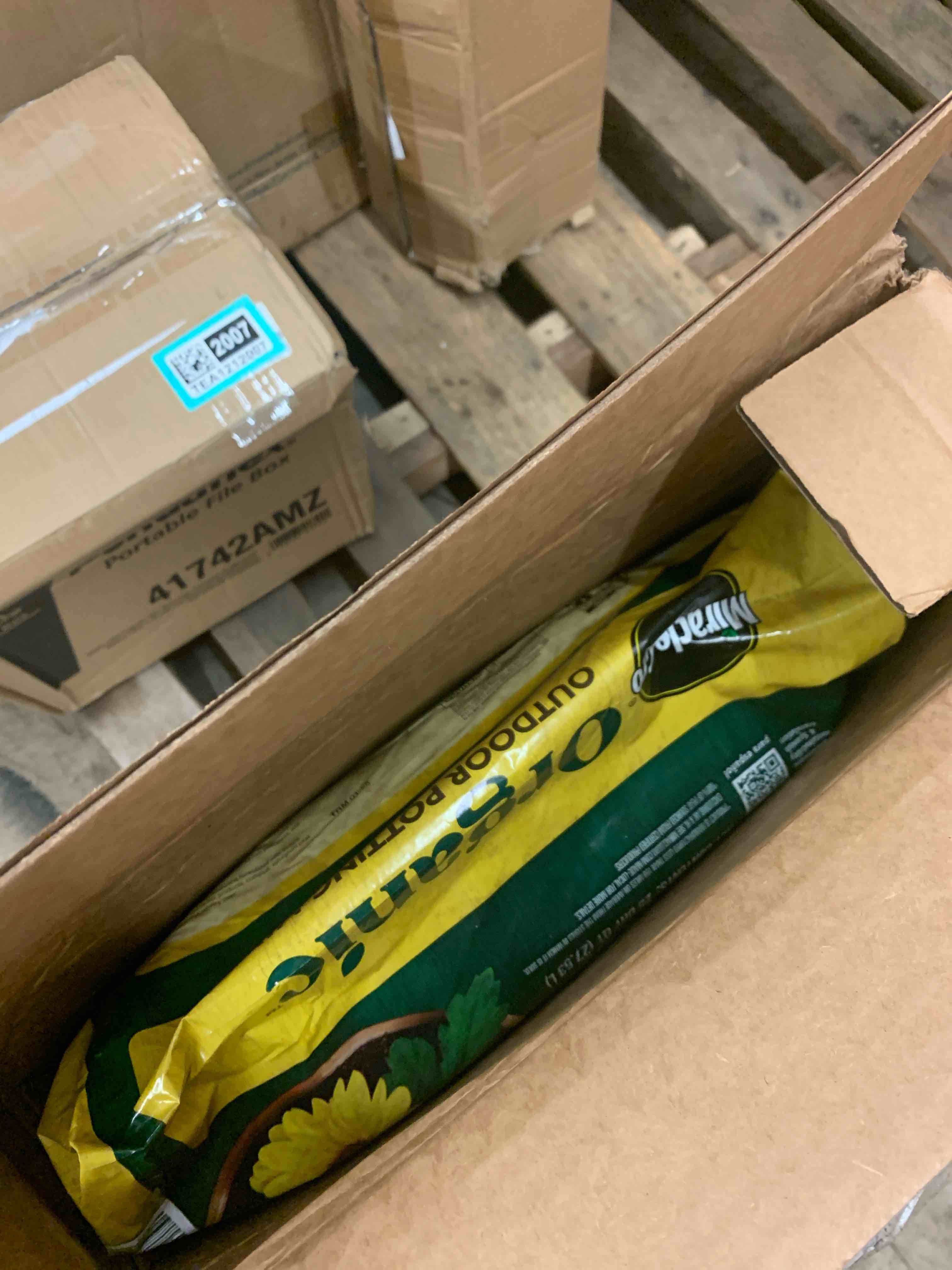 https://s3.amazonaws.com/lotting-images-prod/phillipi/TEA1212008_1746112803310.jpeg
