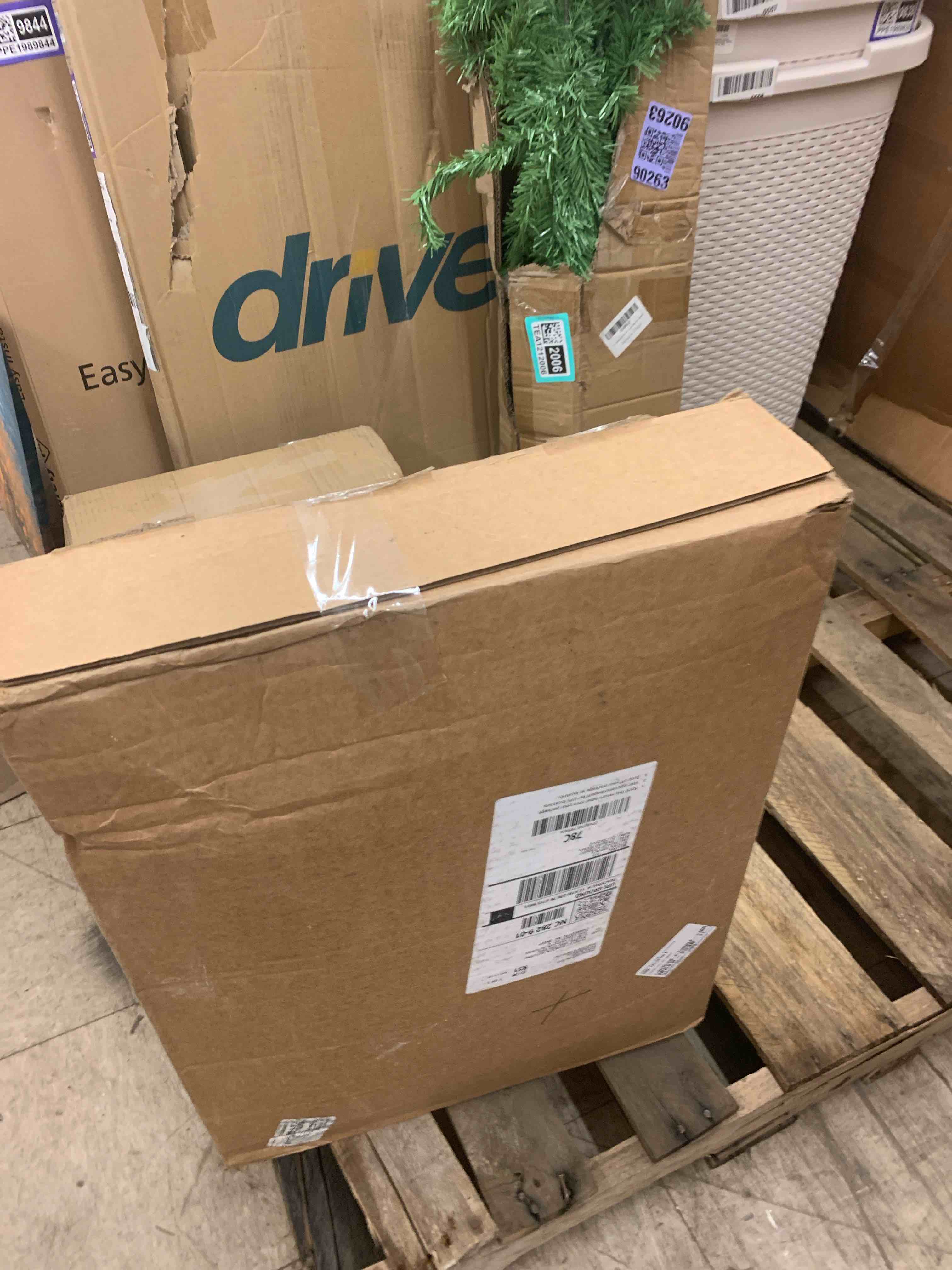 https://s3.amazonaws.com/lotting-images-prod/phillipi/TEA1212008_1746112830212.jpeg