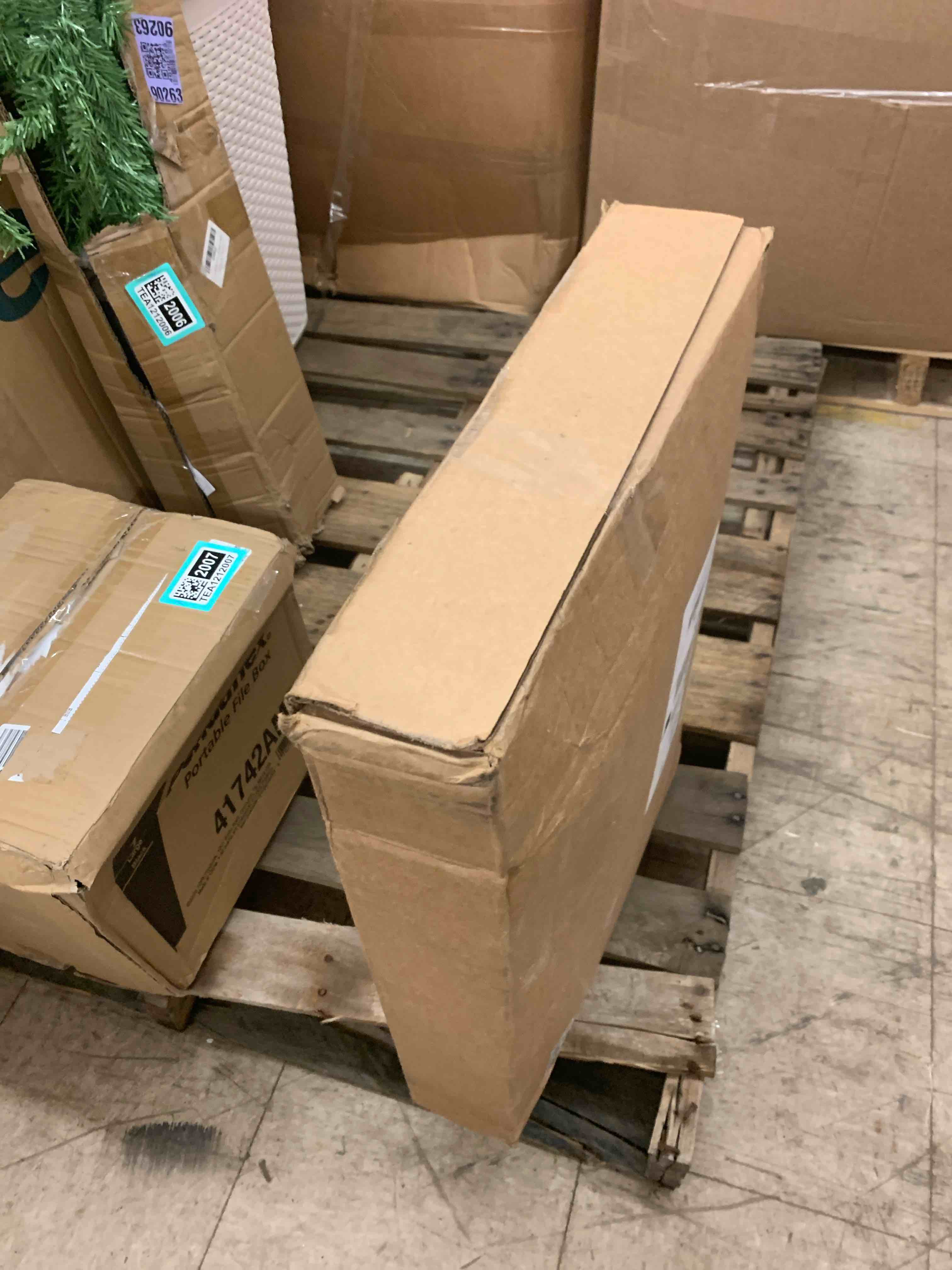 https://s3.amazonaws.com/lotting-images-prod/phillipi/TEA1212008_1746112832049.jpeg