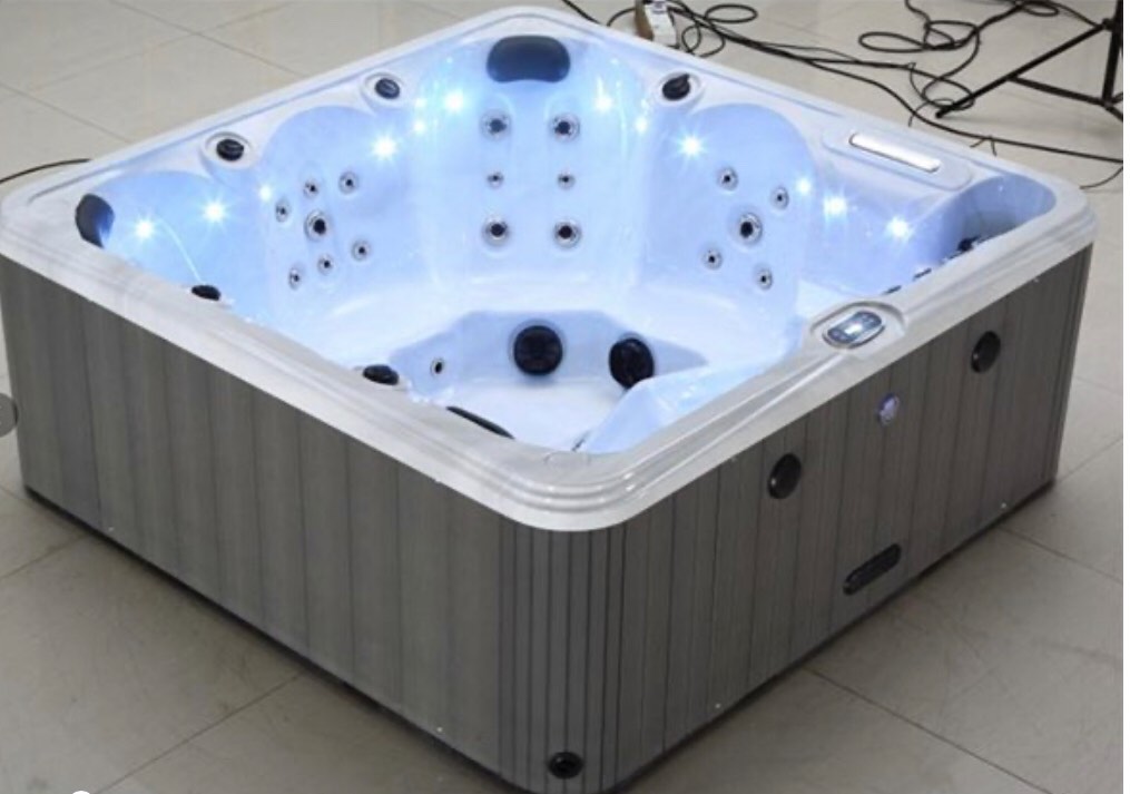 Gecko 5 Person Luxury Hot Tub
