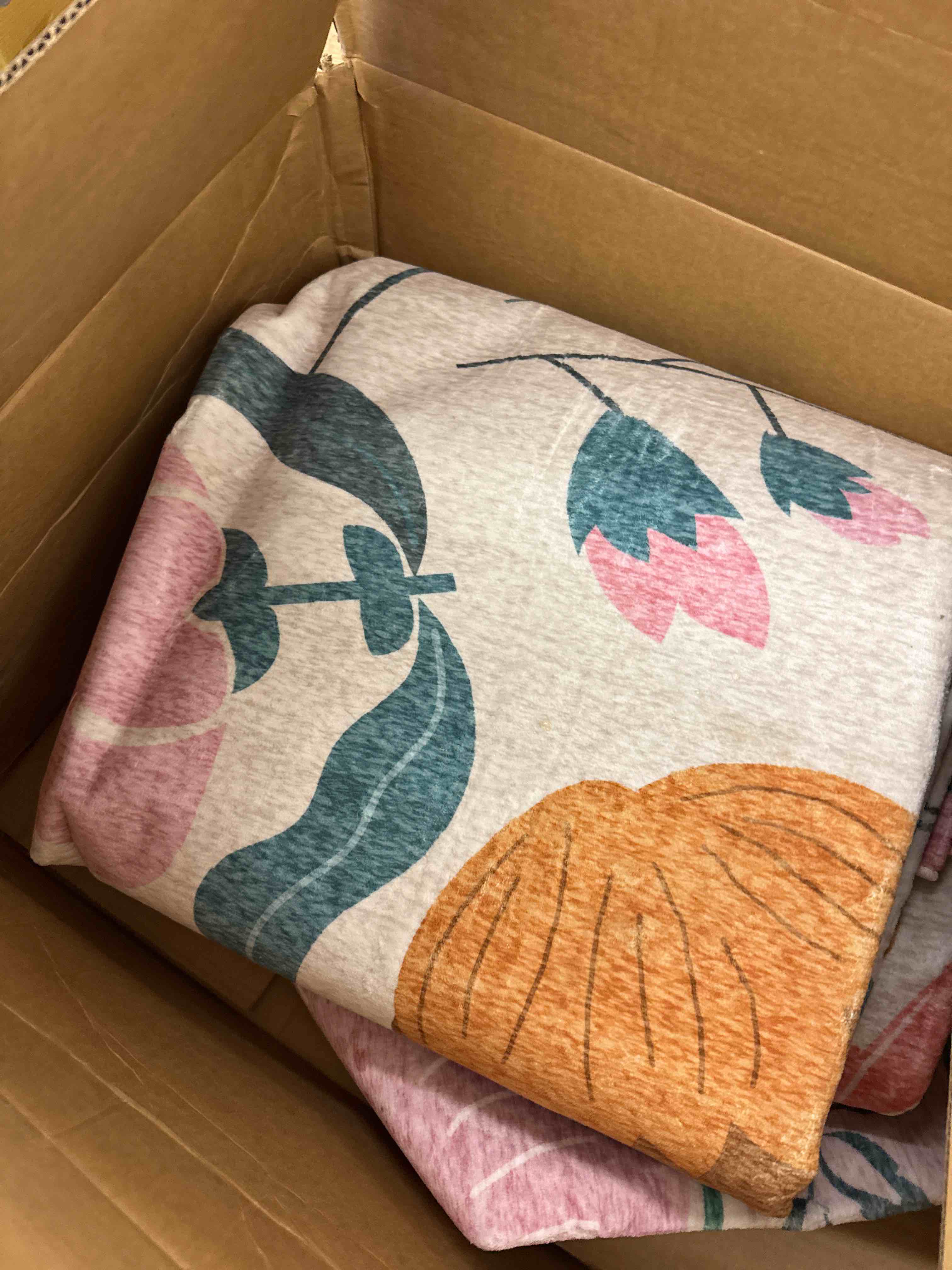 https://s3.amazonaws.com/lotting-images-prod/phillipi/TEA1213214_1739803726939.jpeg