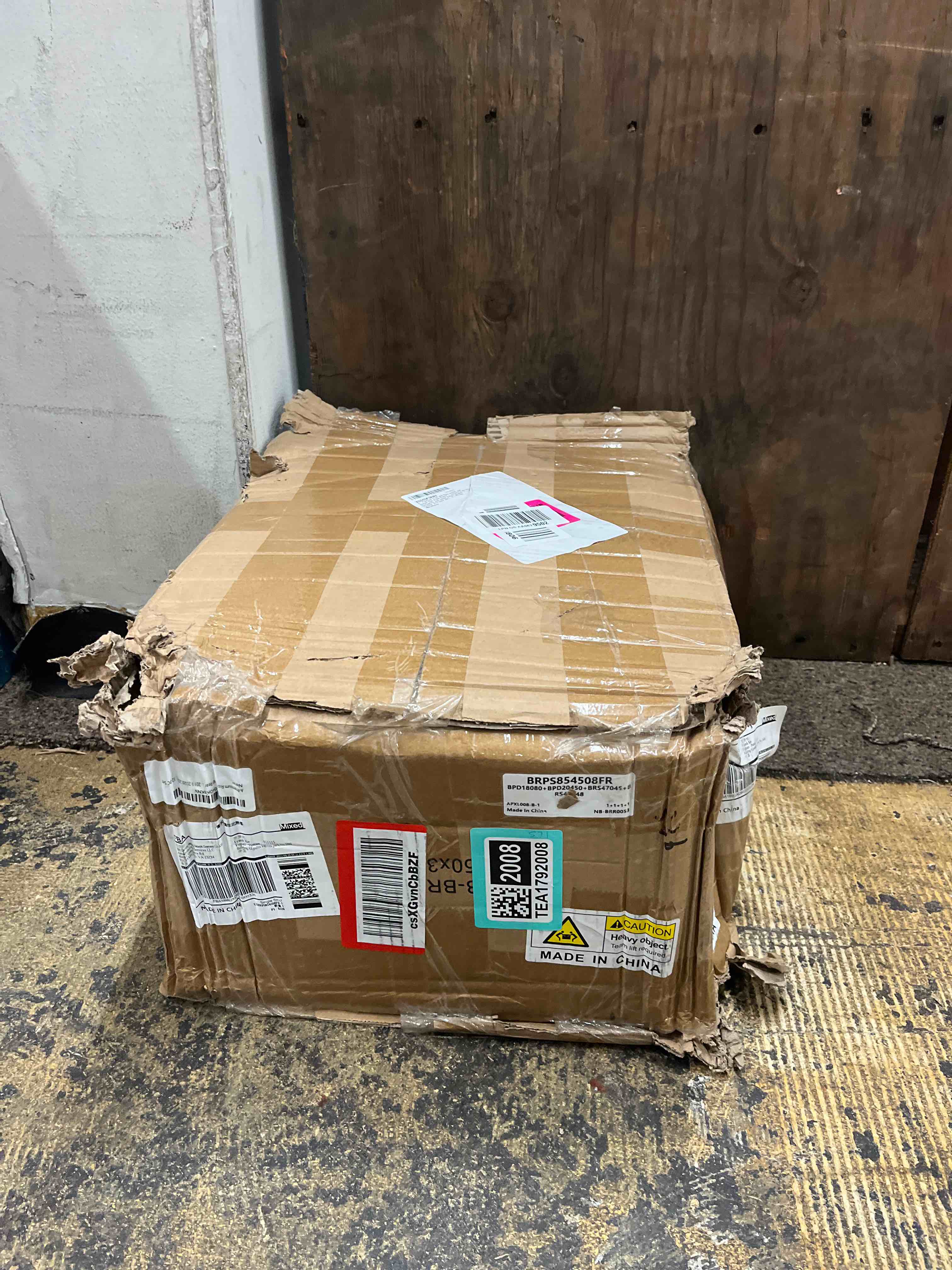 https://s3.amazonaws.com/lotting-images-prod/phillipi/TEA1792008_1760459129633.jpeg