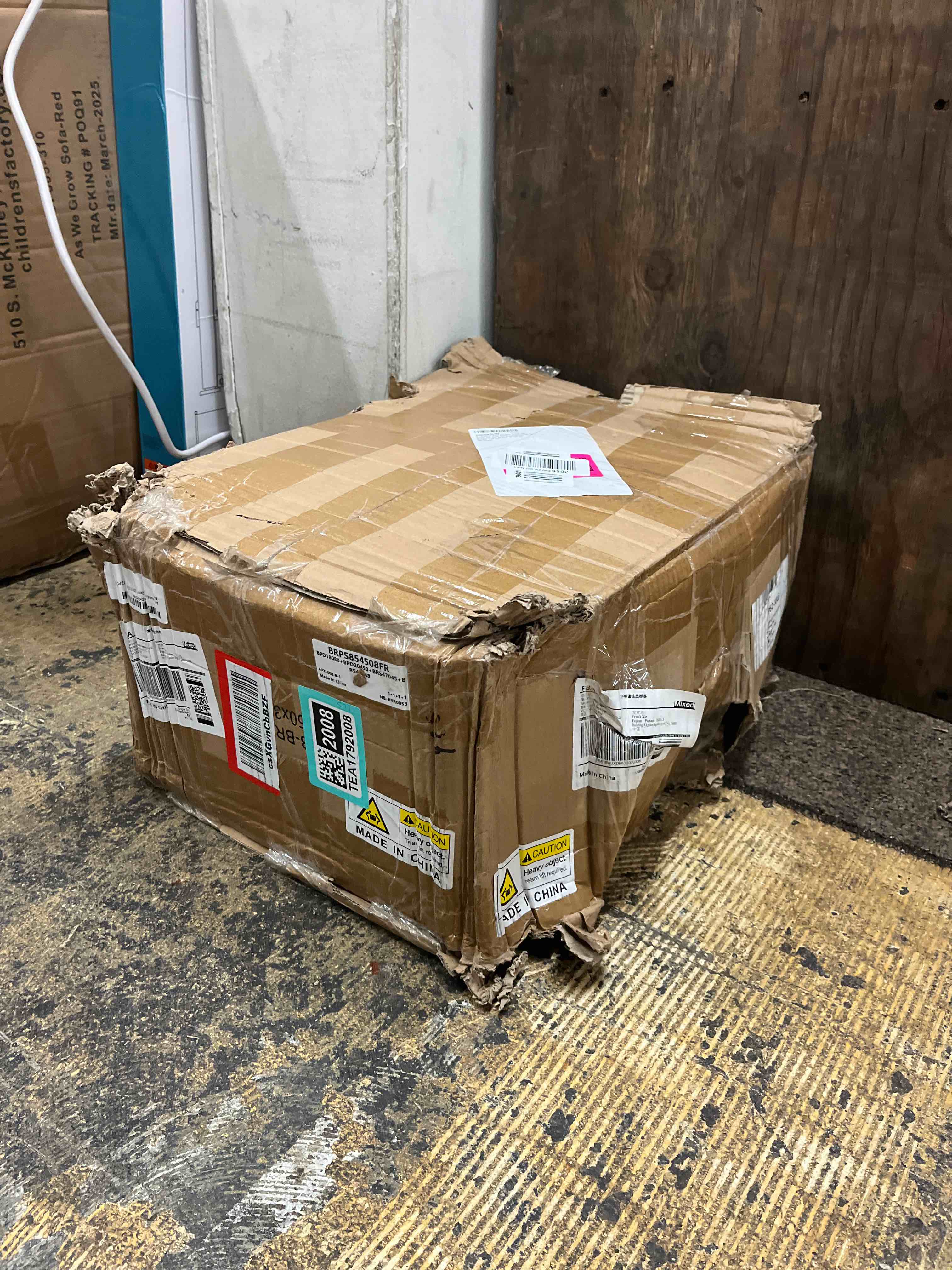 https://s3.amazonaws.com/lotting-images-prod/phillipi/TEA1792008_1760459132468.jpeg