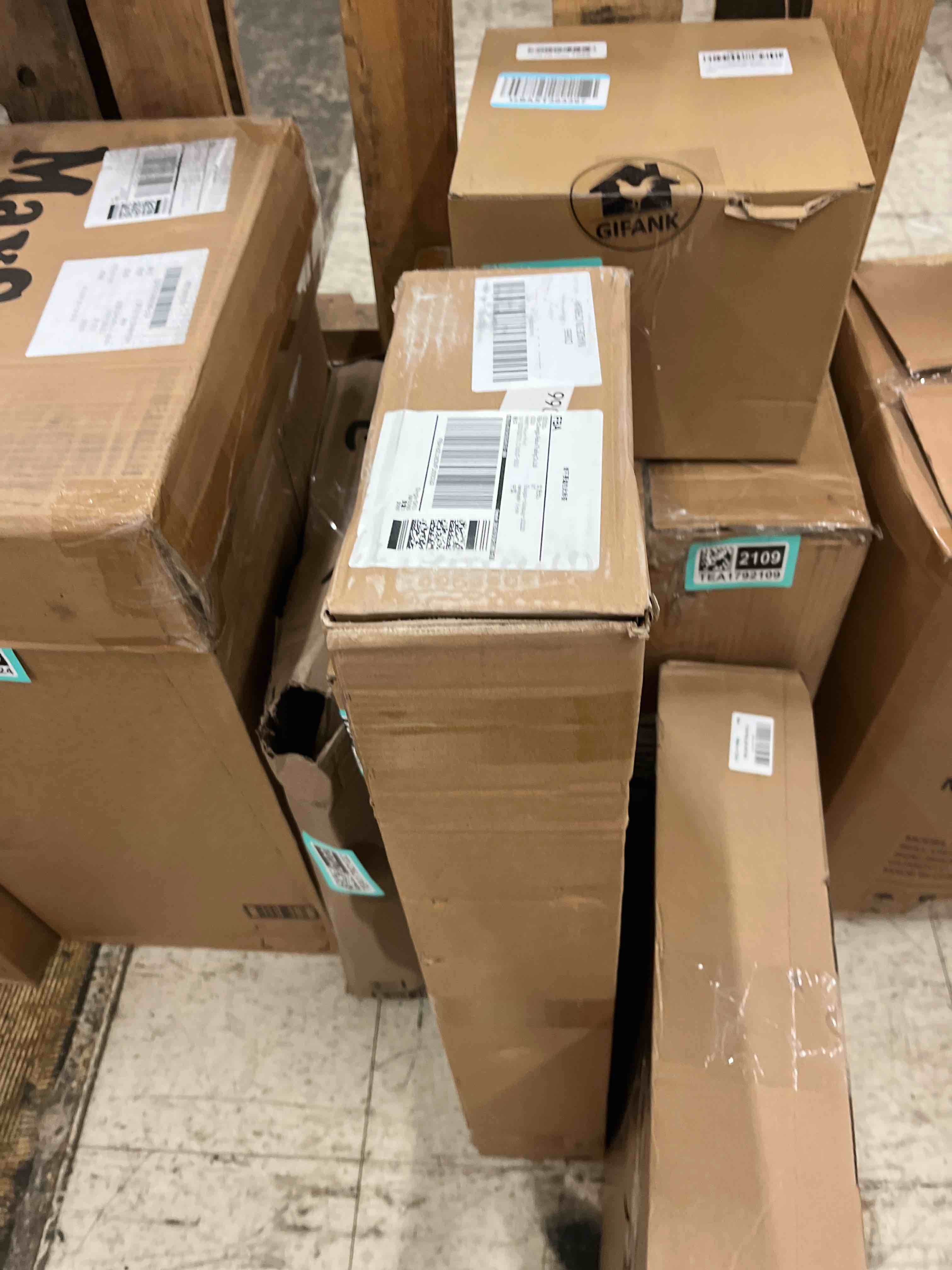 https://s3.amazonaws.com/lotting-images-prod/phillipi/TEA1792103_1760459674539.jpeg