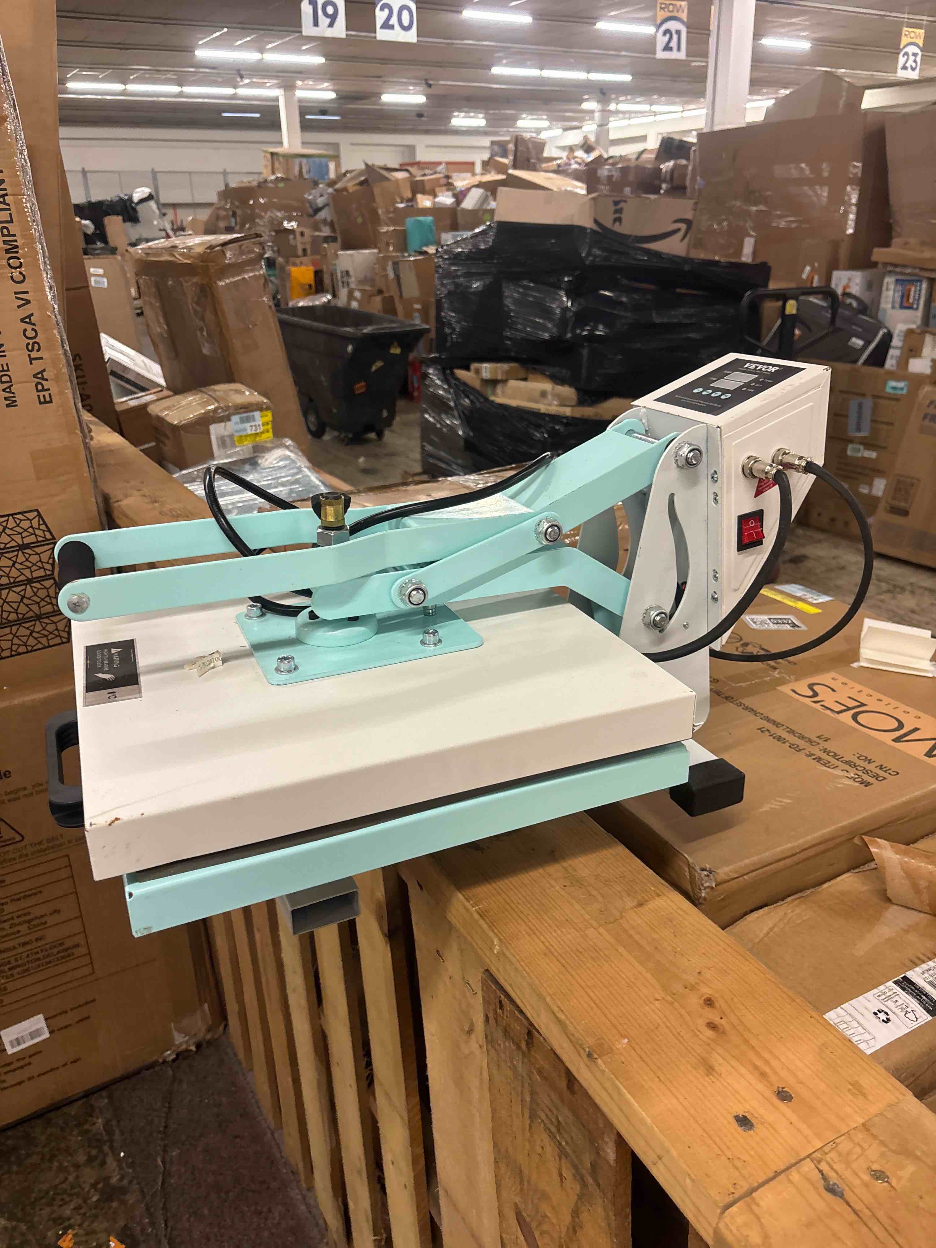 https://s3.amazonaws.com/lotting-images-prod/phillipi/TEA1795165_1754664433203.jpeg