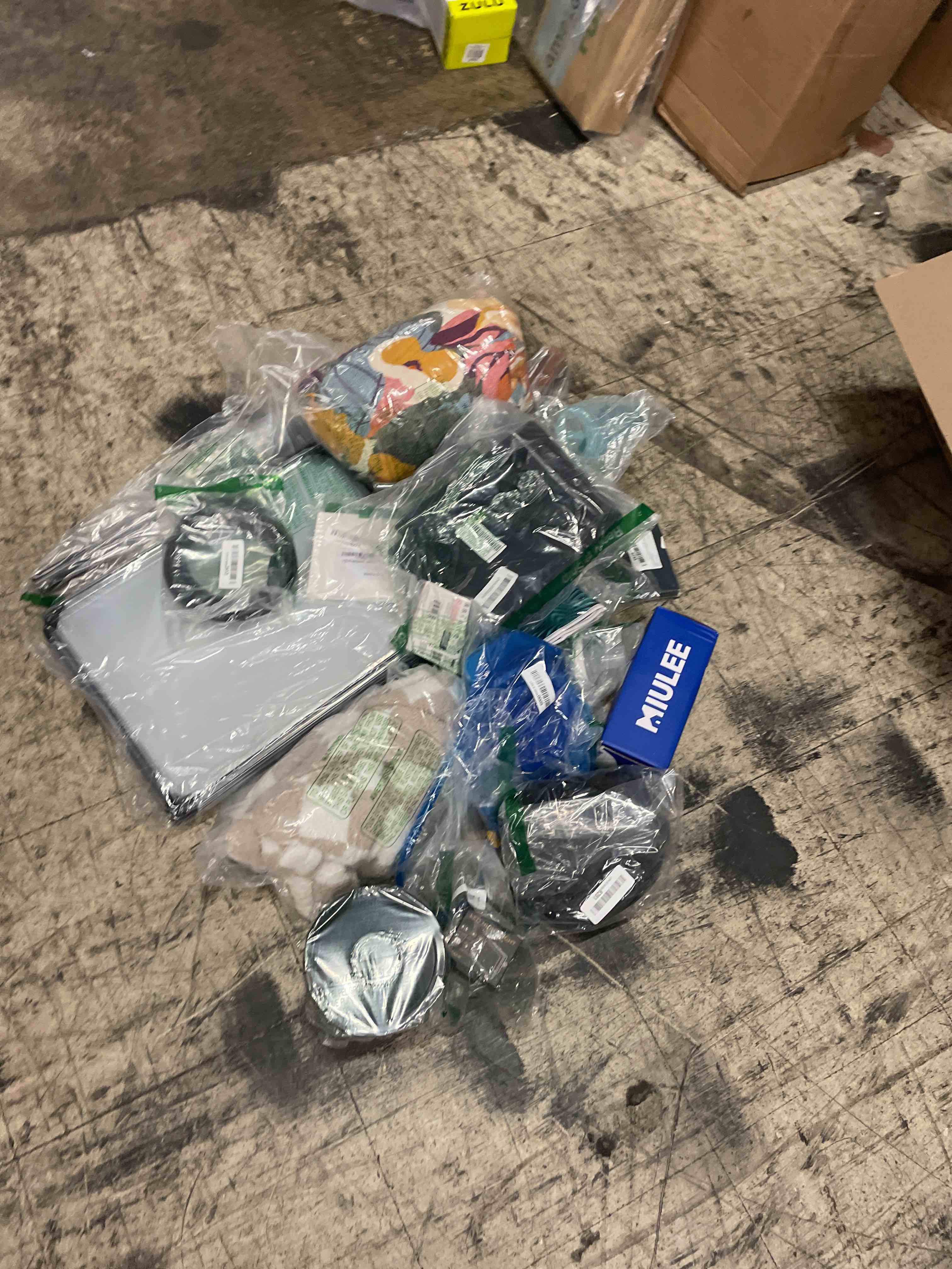 https://s3.amazonaws.com/lotting-images-prod/phillipi/TEA1795419_1755244949500.jpeg