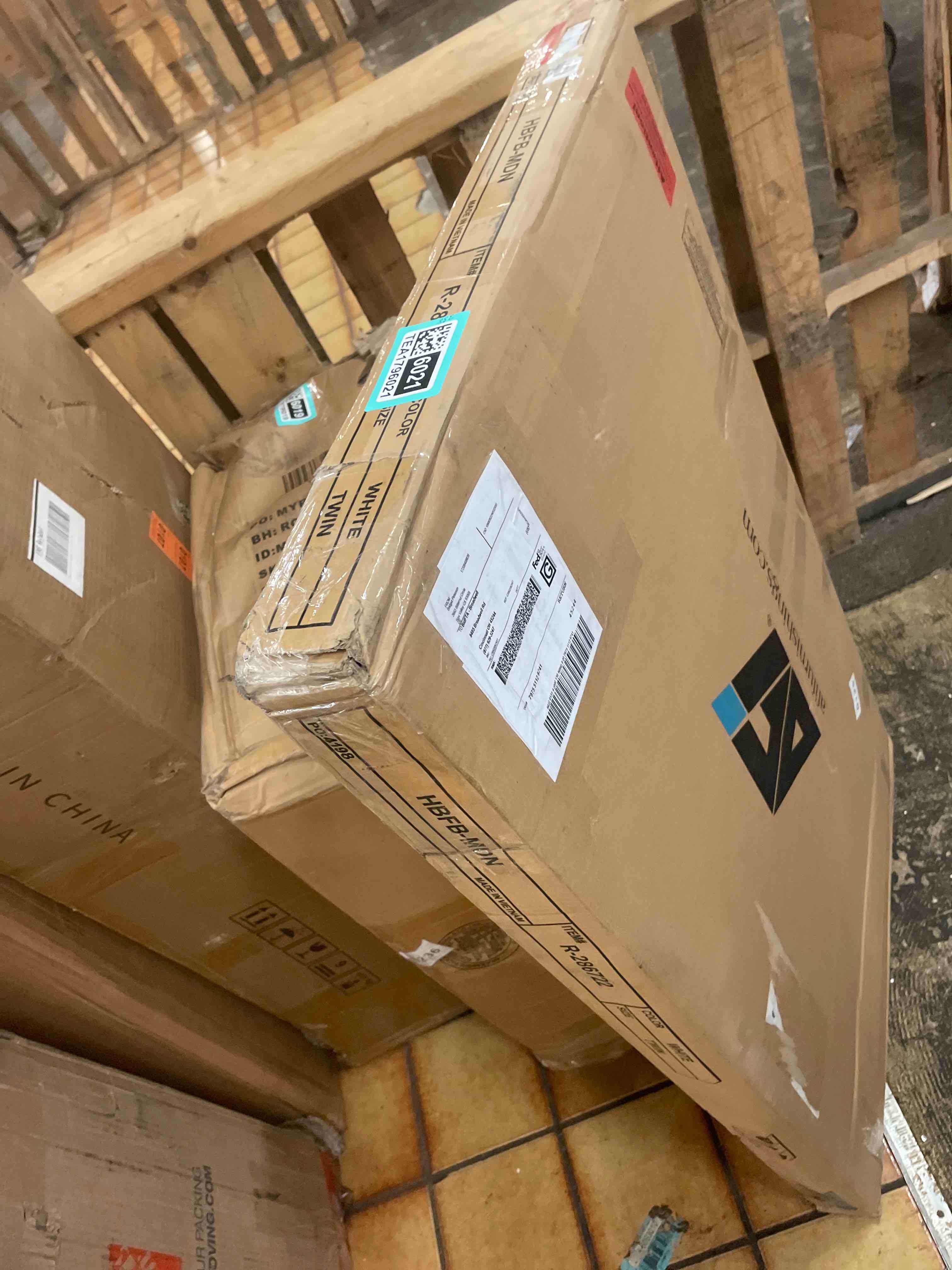 https://s3.amazonaws.com/lotting-images-prod/phillipi/TEA1796021_1756943018592.jpeg