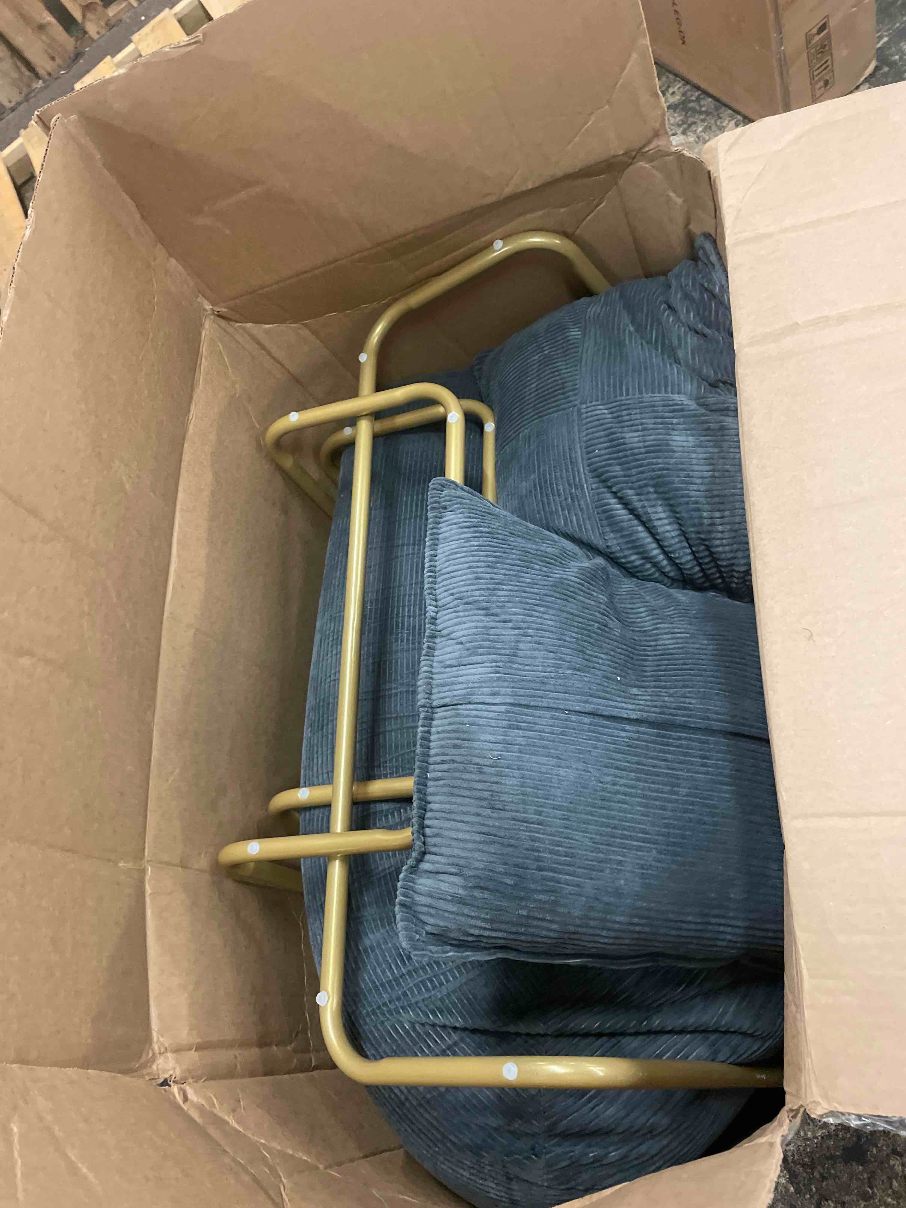 https://s3.amazonaws.com/lotting-images-prod/phillipi/TEA1796027_1756944622219.jpeg