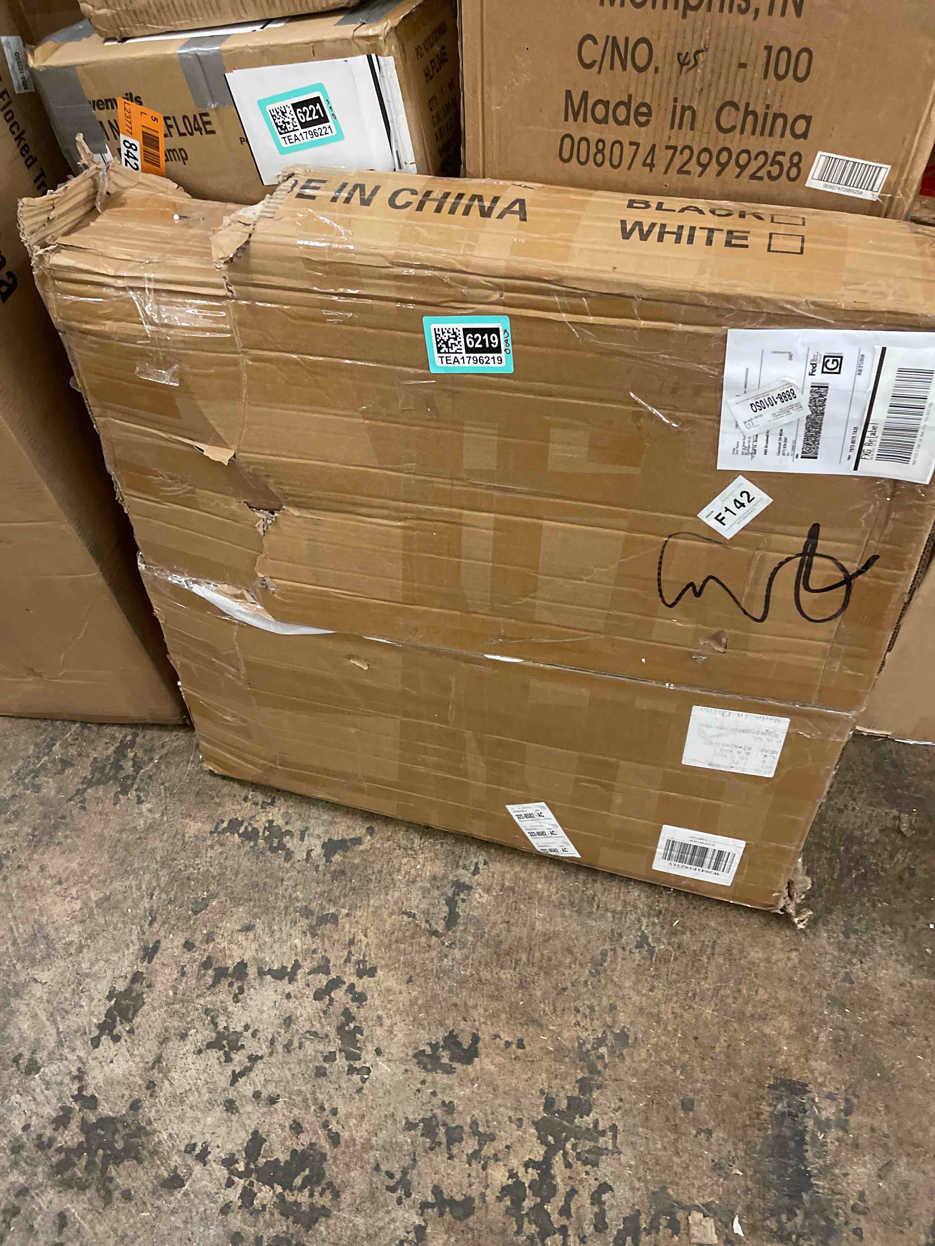 https://s3.amazonaws.com/lotting-images-prod/phillipi/TEA1796219_1757614432059.jpeg
