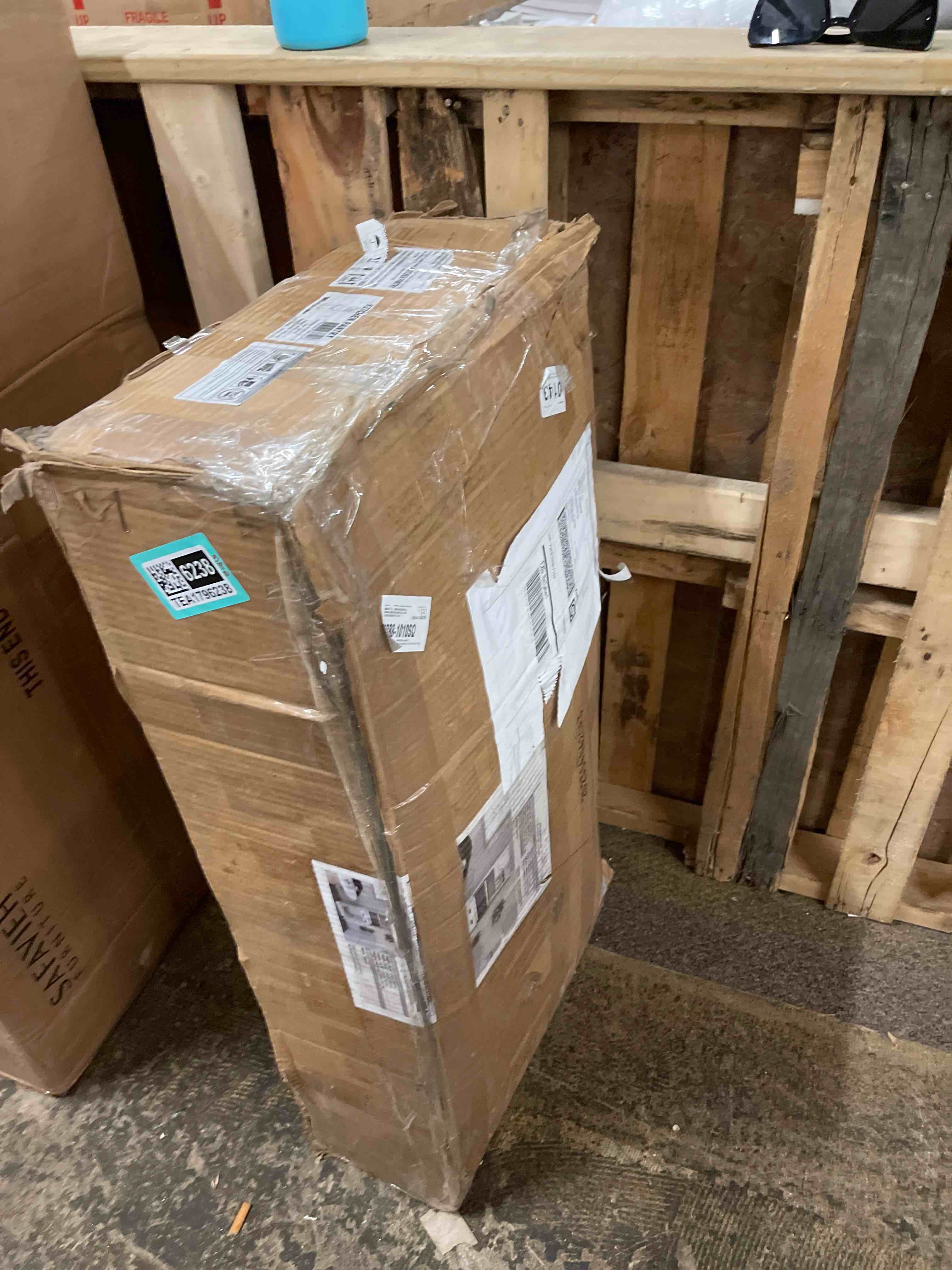 https://s3.amazonaws.com/lotting-images-prod/phillipi/TEA1796238_1757549971850.jpeg
