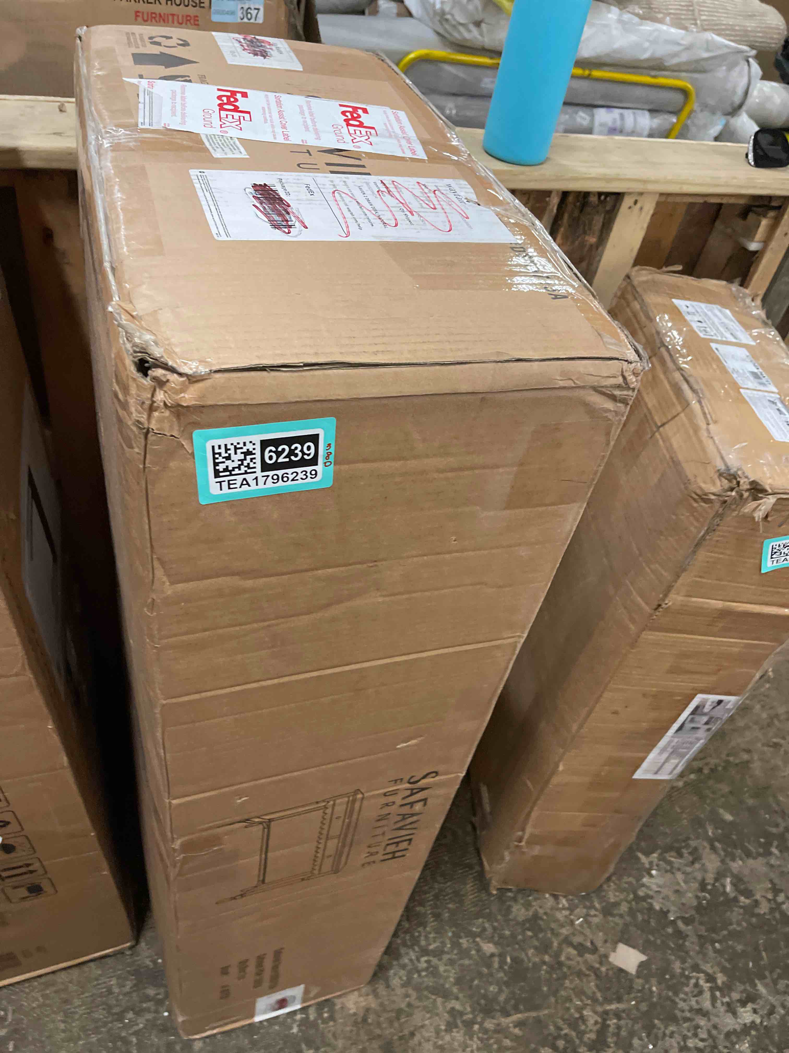 https://s3.amazonaws.com/lotting-images-prod/phillipi/TEA1796239_1757549813635.jpeg