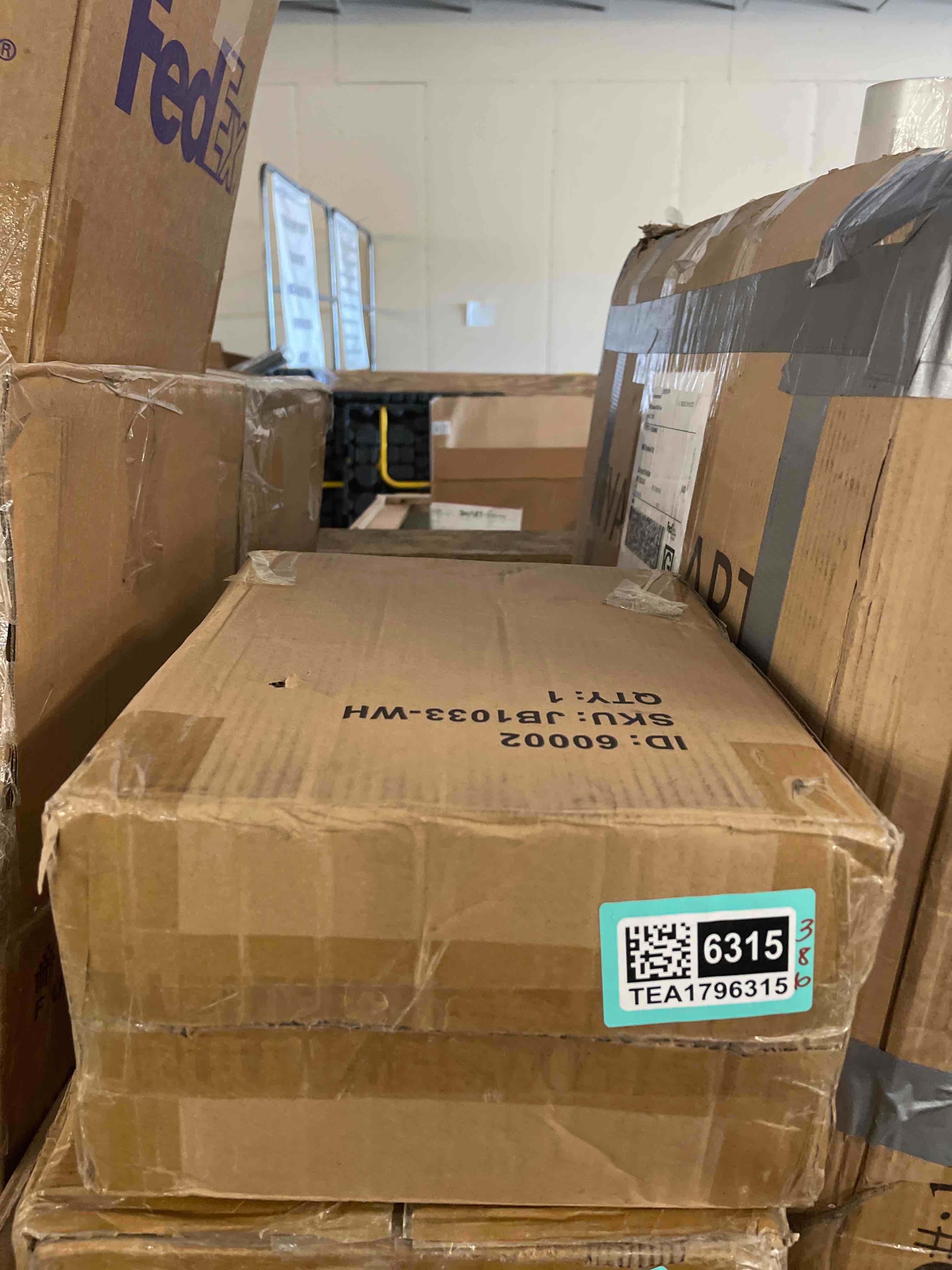 https://s3.amazonaws.com/lotting-images-prod/phillipi/TEA1796315_1757689929579.jpeg