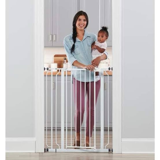 Regalo Easy Step Metal Walk Through Gate