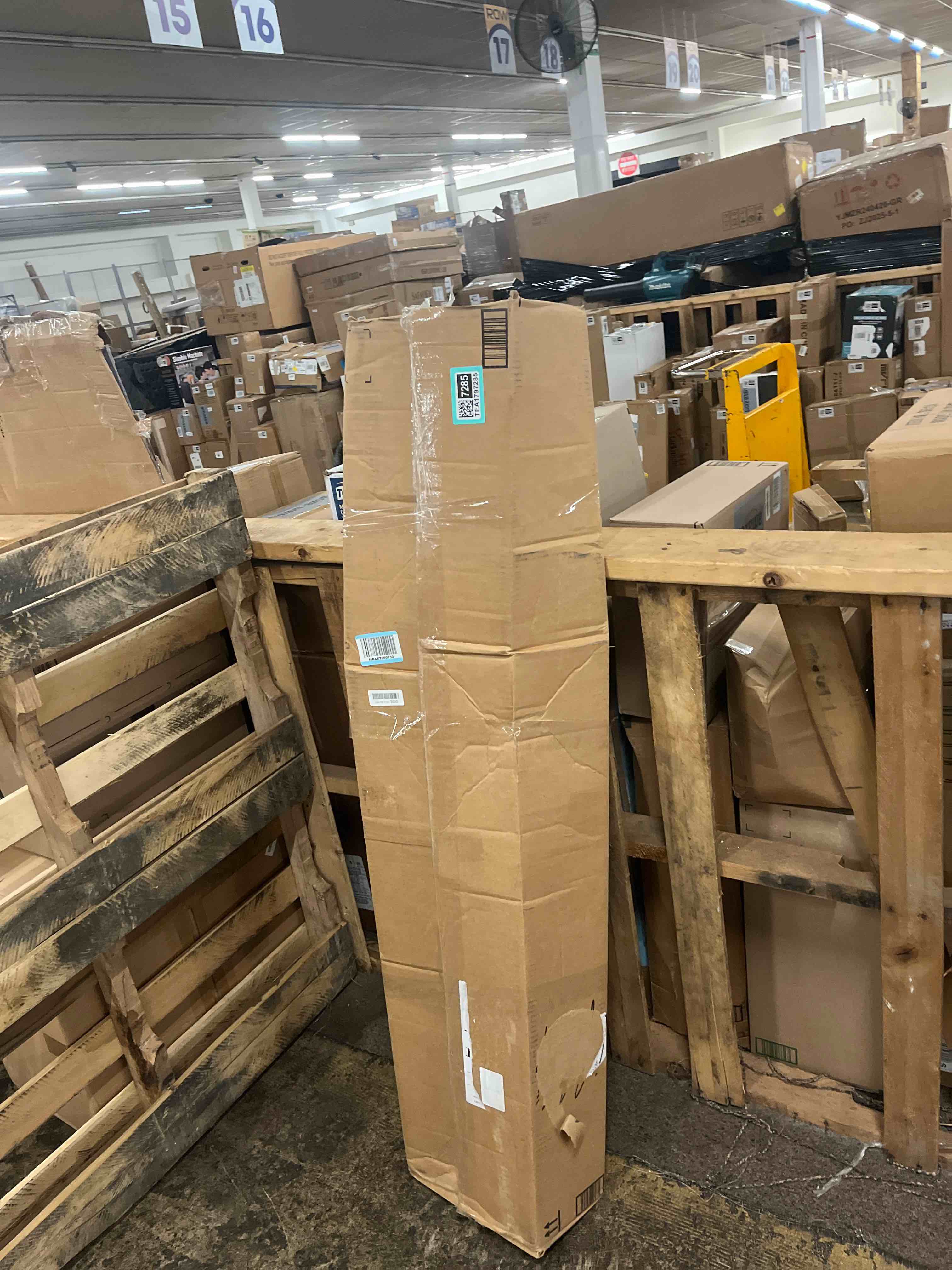 https://s3.amazonaws.com/lotting-images-prod/phillipi/TEA1797285_1759351242344.jpeg