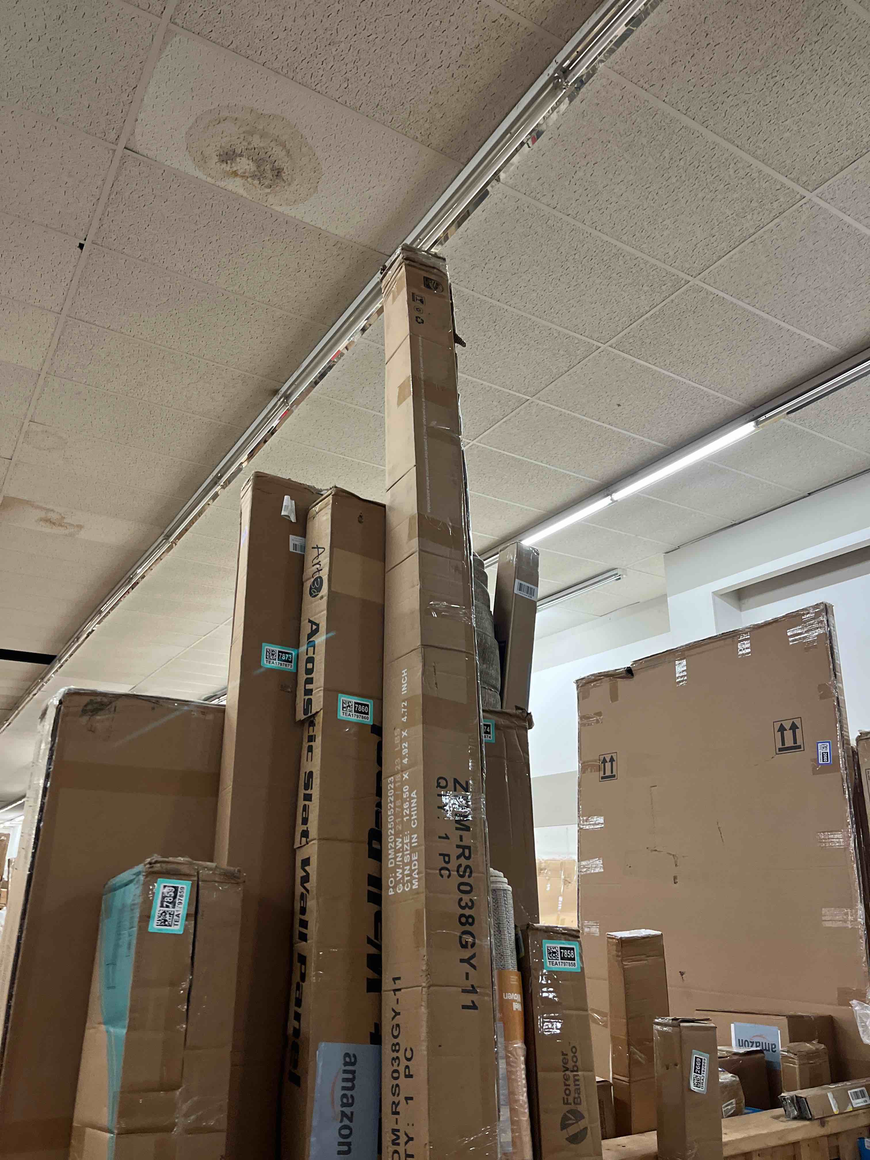 https://s3.amazonaws.com/lotting-images-prod/phillipi/TEA1797861_1759825548904.jpeg