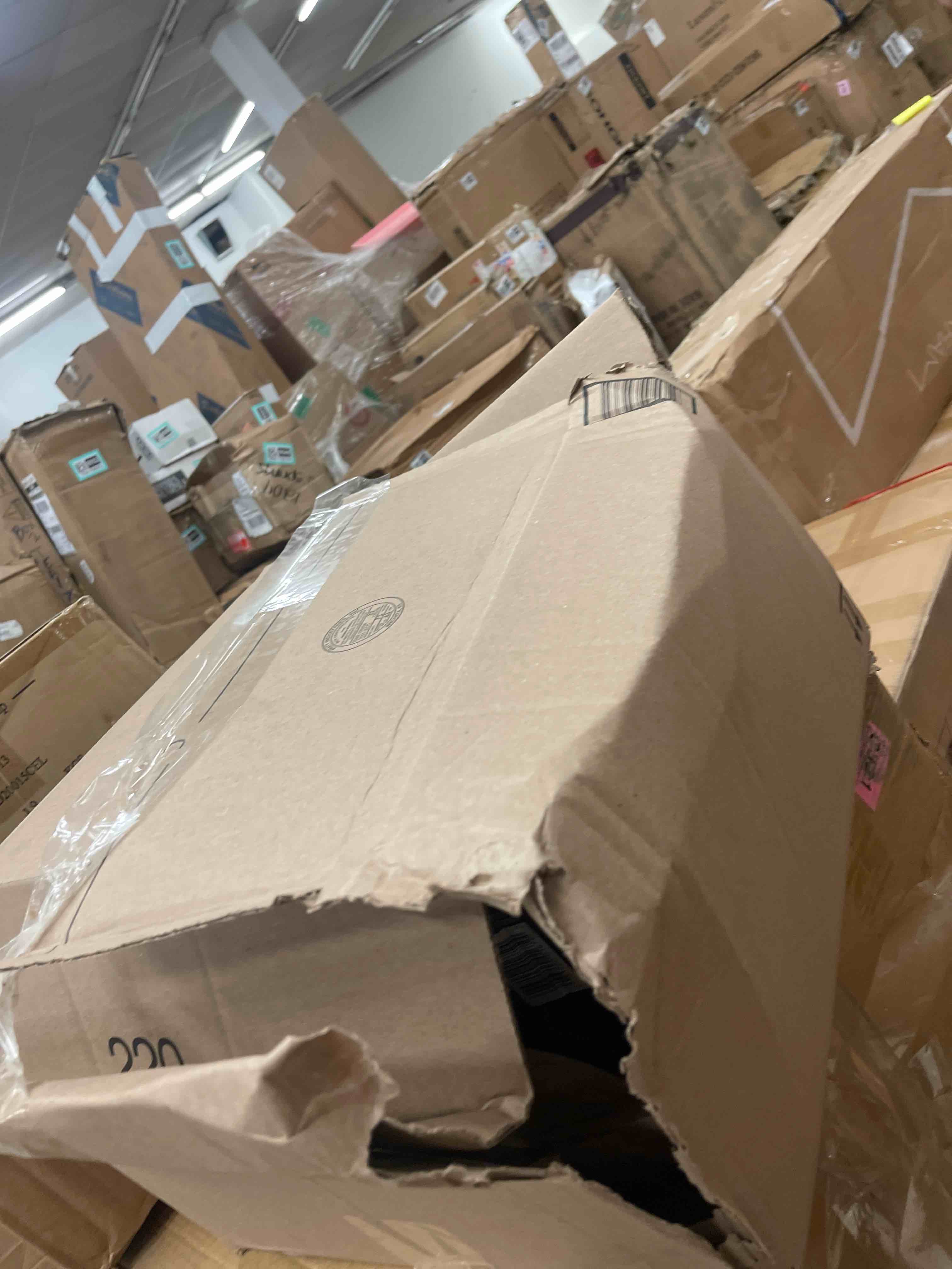 https://s3.amazonaws.com/lotting-images-prod/phillipi/TEA1798534_1759339658874.jpeg