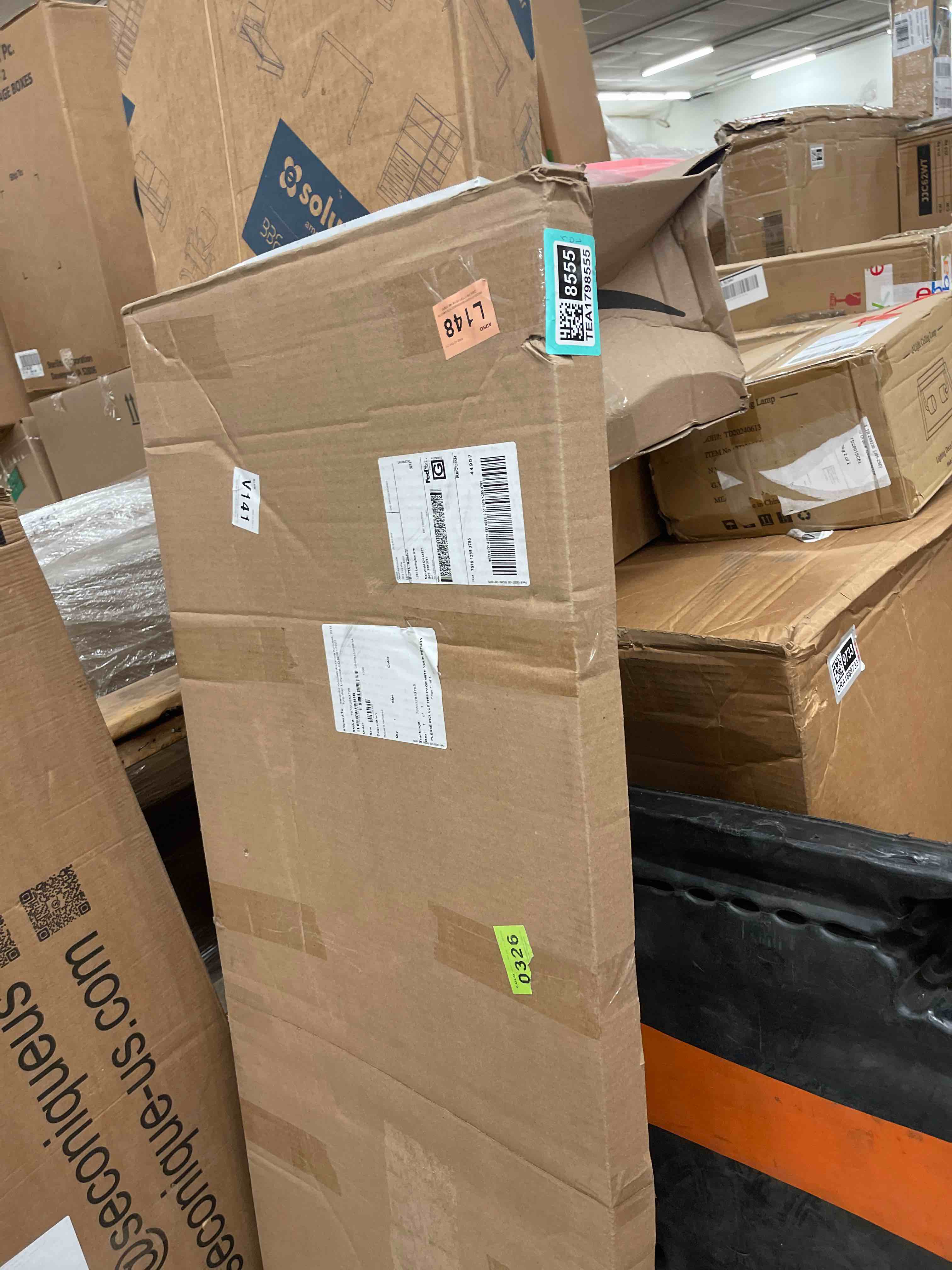 https://s3.amazonaws.com/lotting-images-prod/phillipi/TEA1798555_1759331663833.jpeg