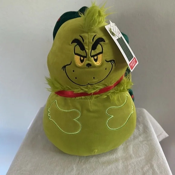 Grinch character pillow and throw set 