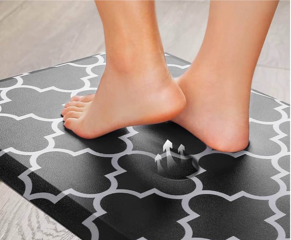 WISELIFE Anti-Fatigue Cushioned Kitchen Mat / Rug ,17.3"x 28",Non Slip Heavy Duty PVC Ergonomic Waterproof Comfort Rugs for Floor Home, Office, Sink, Laundry,Black