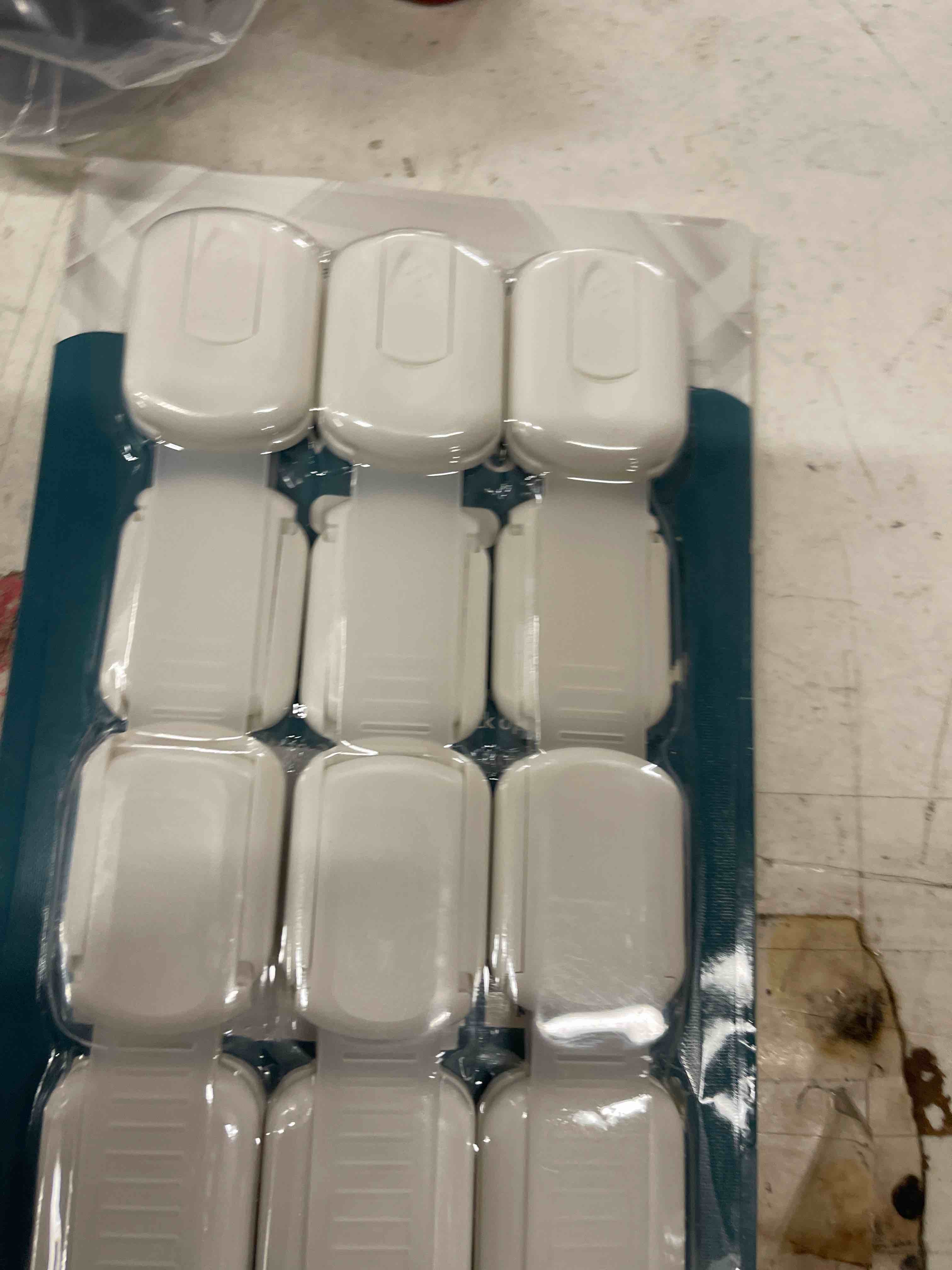 Condition photo showing New/Like New for 6 Pack Vmaisi Multi-Use Adhesive Straps Locks - Childproofing Baby Proofing Cabinet Latches for Drawers, Fridge, Dishwasher, Toilet Seat, Cupboard, Oven,Trash Can, No Drilling (White) (6)