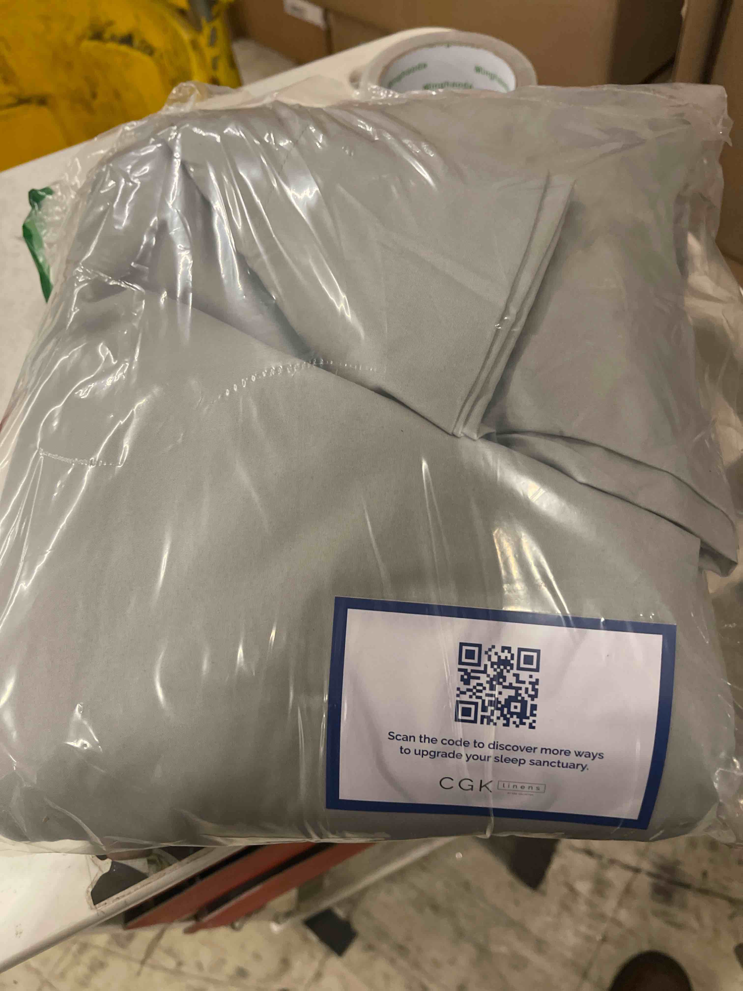 Condition photo showing New/Like New for Queen Sheets Silver - 6 Piece 1500 Supreme Collection Fine Brushed Microfiber Deep Pocket Queen Sheet Set Bedding - 2 Extra Pillow Cases, Great Value, Queen, Silver