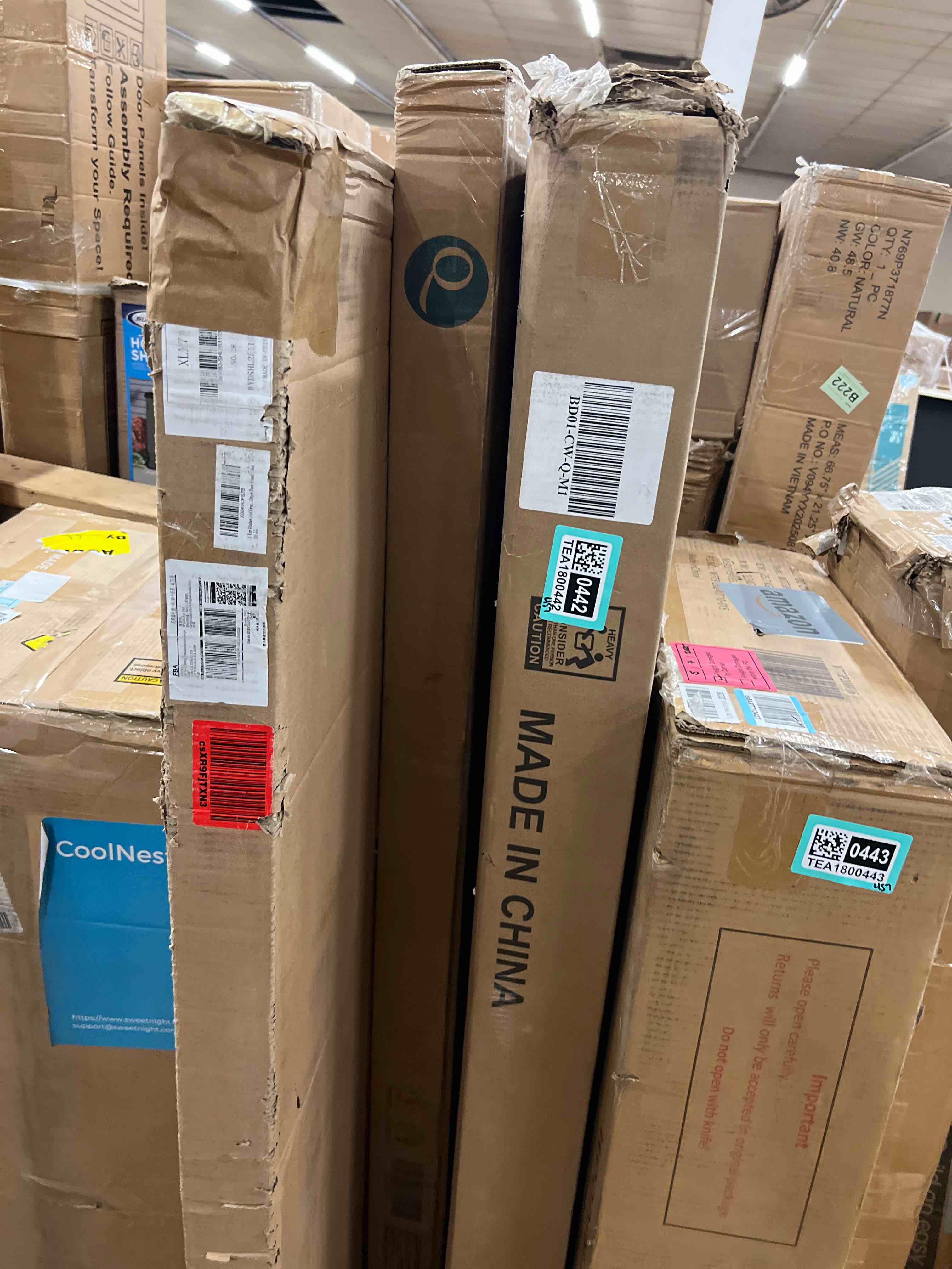 Condition photo showing New/Like New for Zinus Leah Bamboo Platform Bed Frame with Headboard, No Box Spring Needed, Wood Slat Support, Easy Assembly, Queen