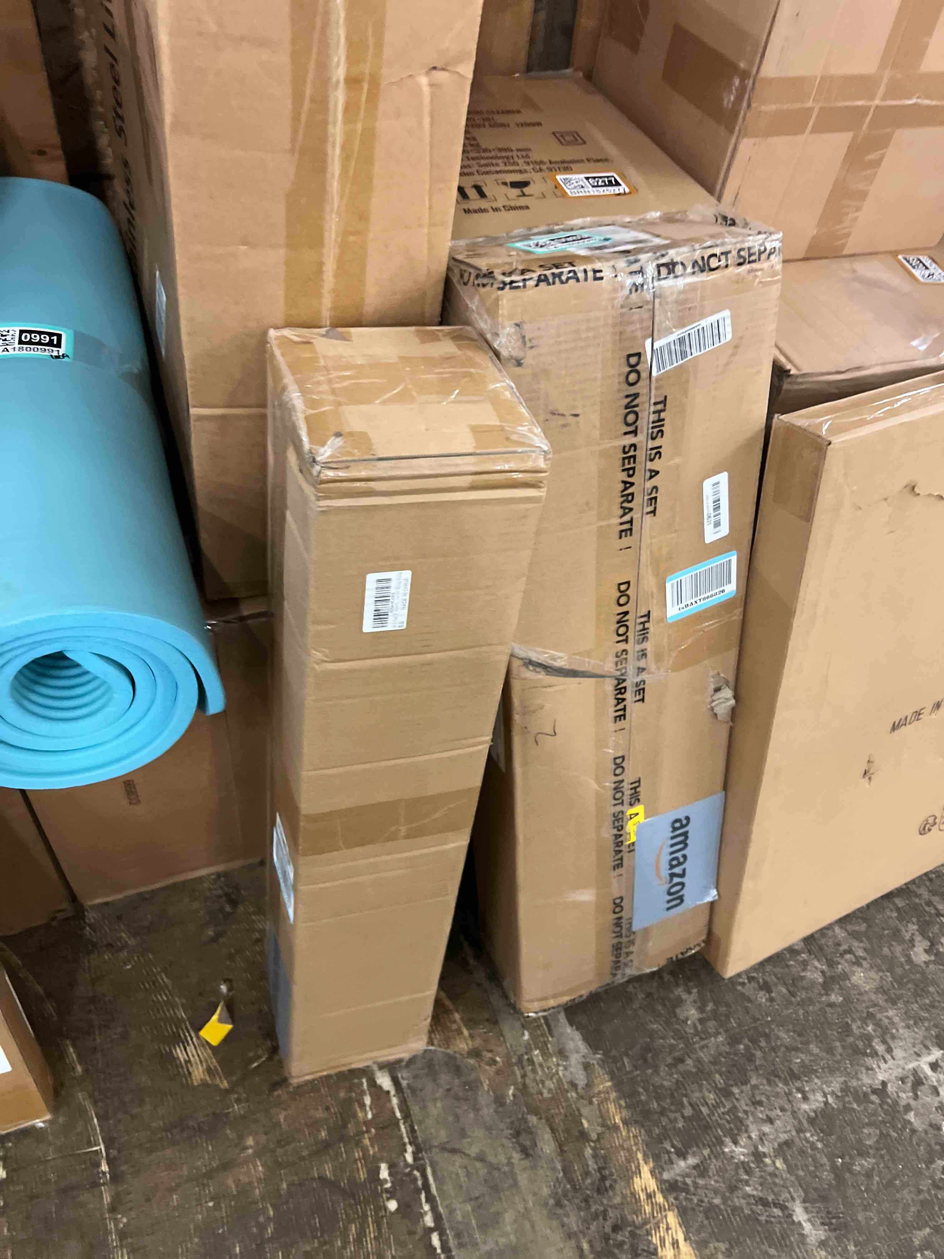 Condition photo showing New/Like New for cke 60 pack 26" round aluminum deck balusters, 3/4" diameter hollow round black aluminum balusters for deck railing, metal deck baluster staircase spindles with screws/conector for railing fencing r26 round-26" 60