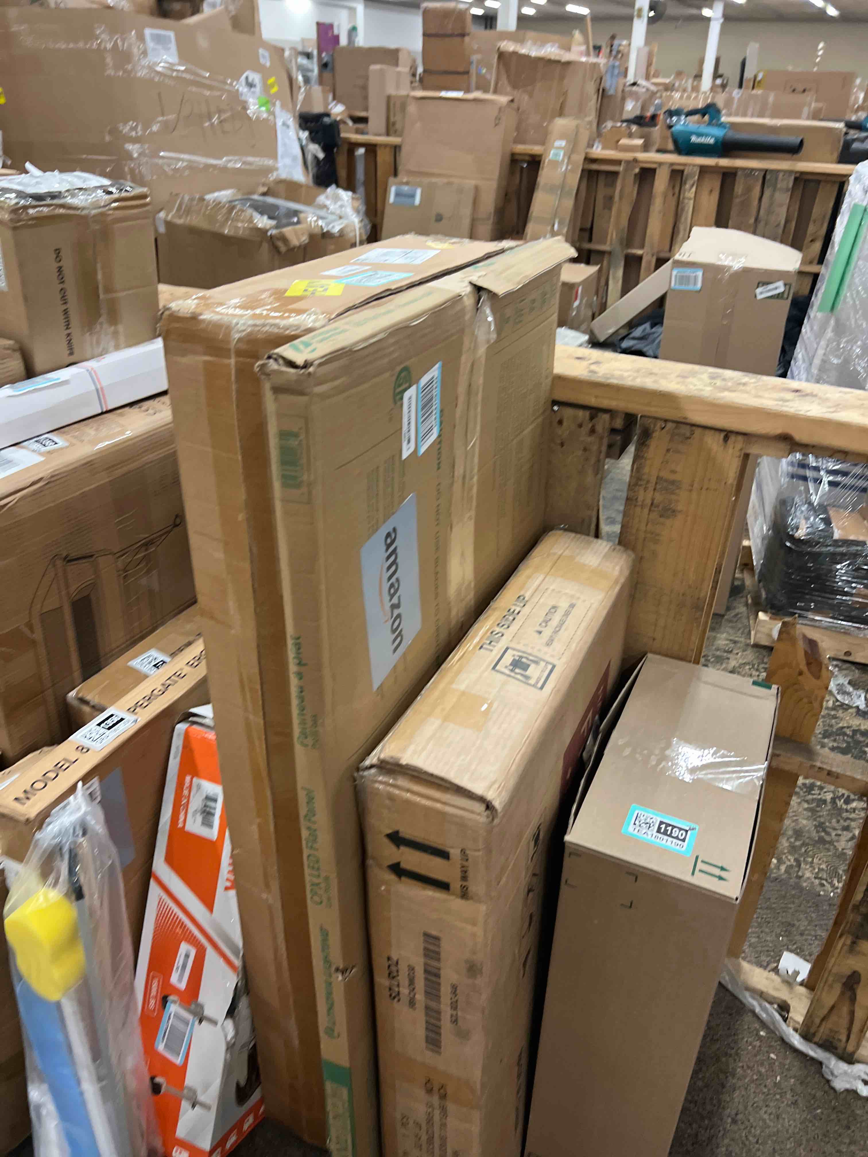 https://s3.amazonaws.com/lotting-images-prod/phillipi/TEA1801187_1755797779849.jpeg