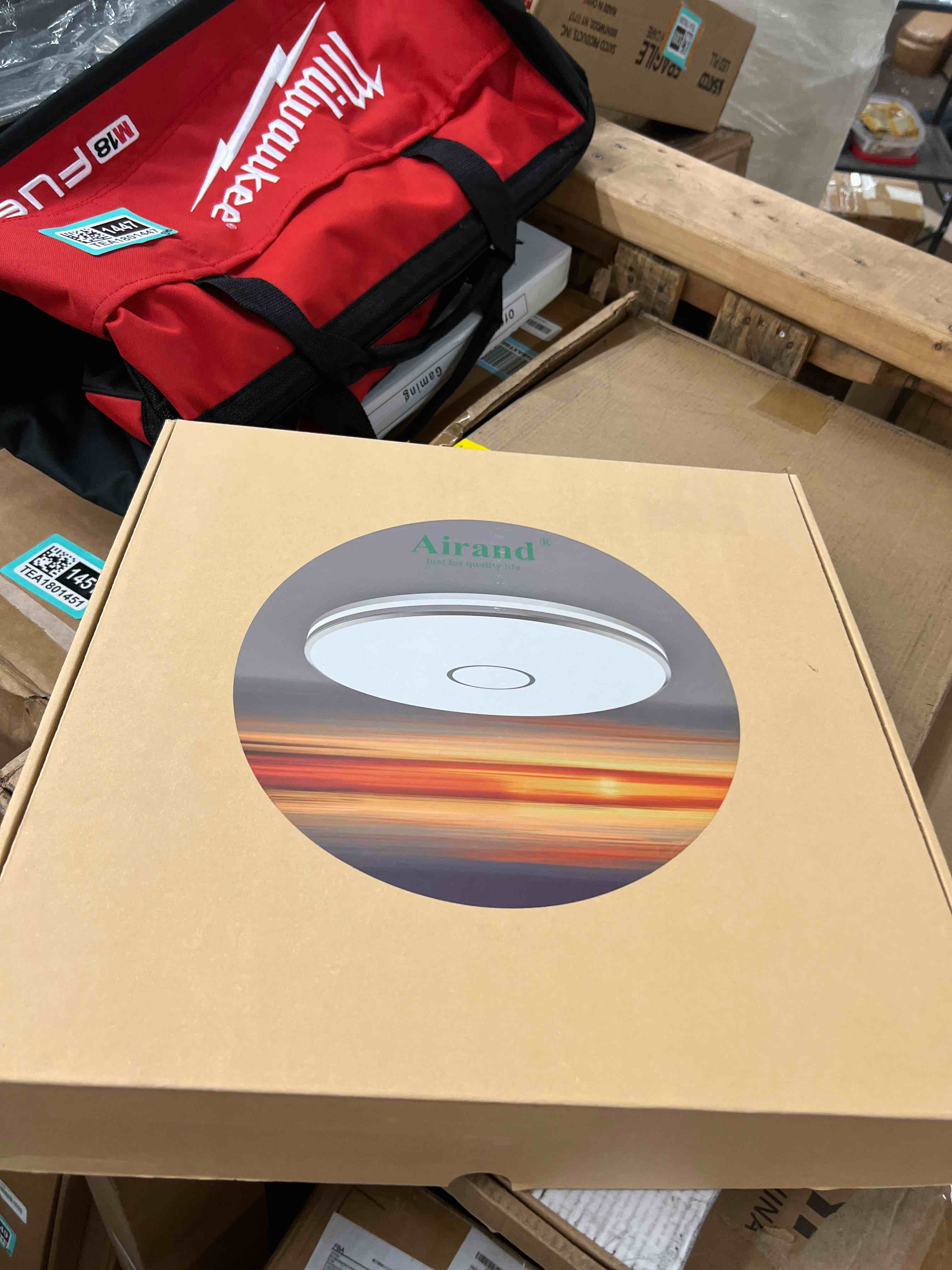 https://s3.amazonaws.com/lotting-images-prod/phillipi/TEA1801421_1756213472903.jpeg