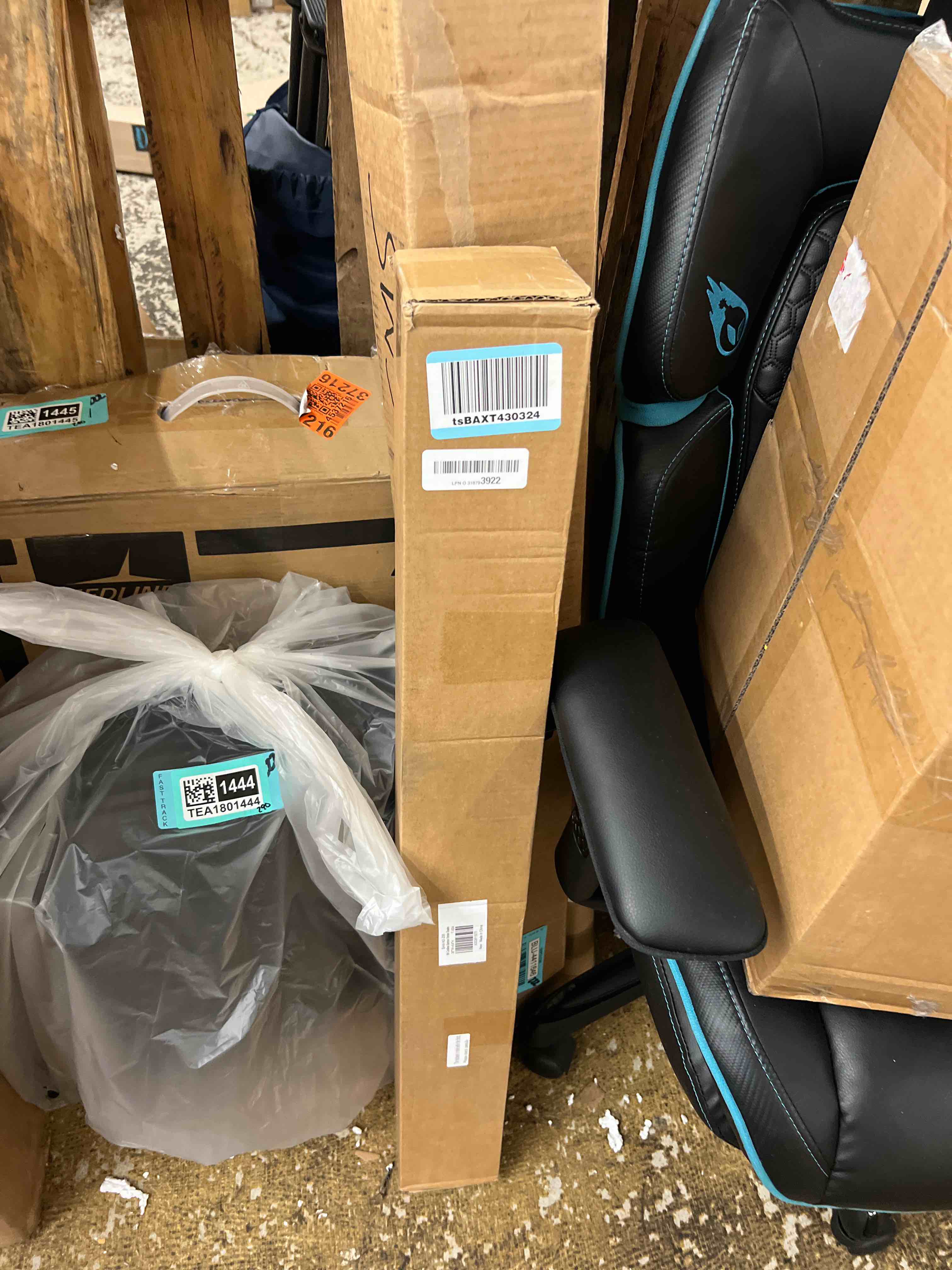 https://s3.amazonaws.com/lotting-images-prod/phillipi/TEA1801443_1756143773949.jpeg