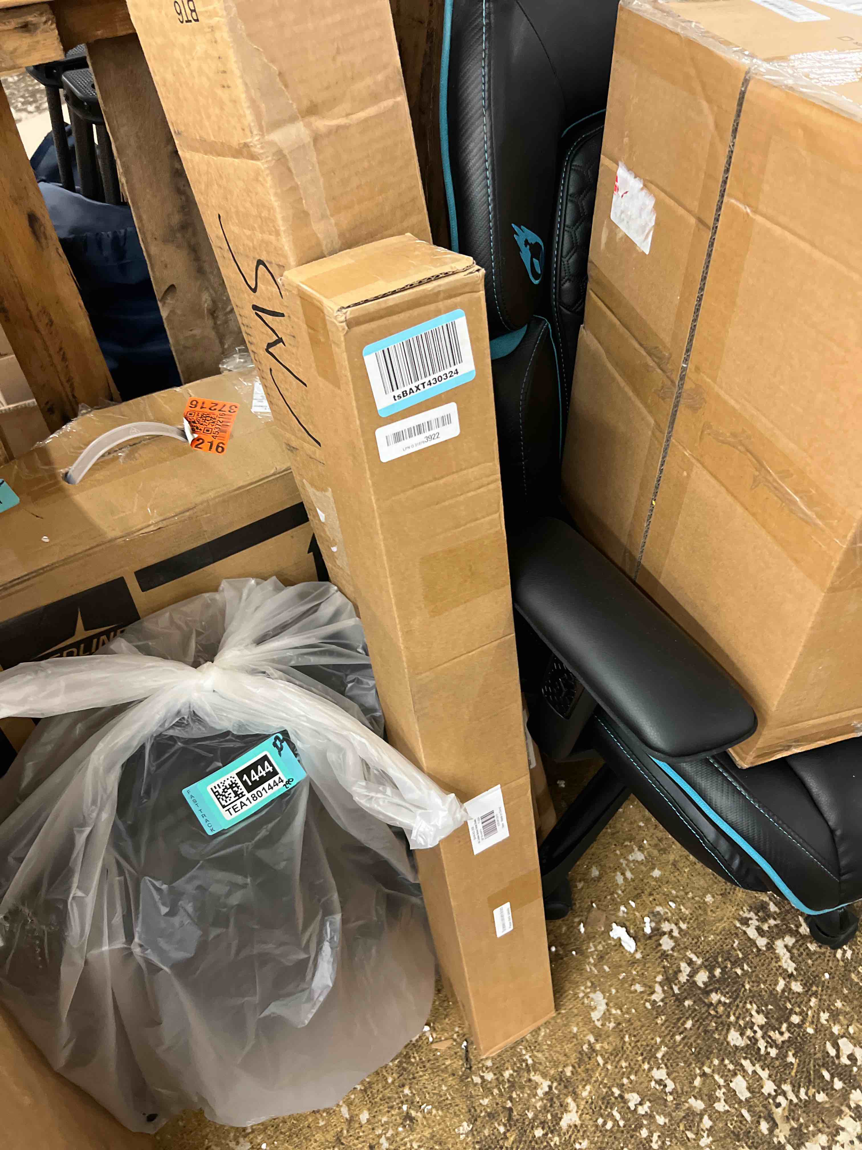 https://s3.amazonaws.com/lotting-images-prod/phillipi/TEA1801443_1756143775124.jpeg