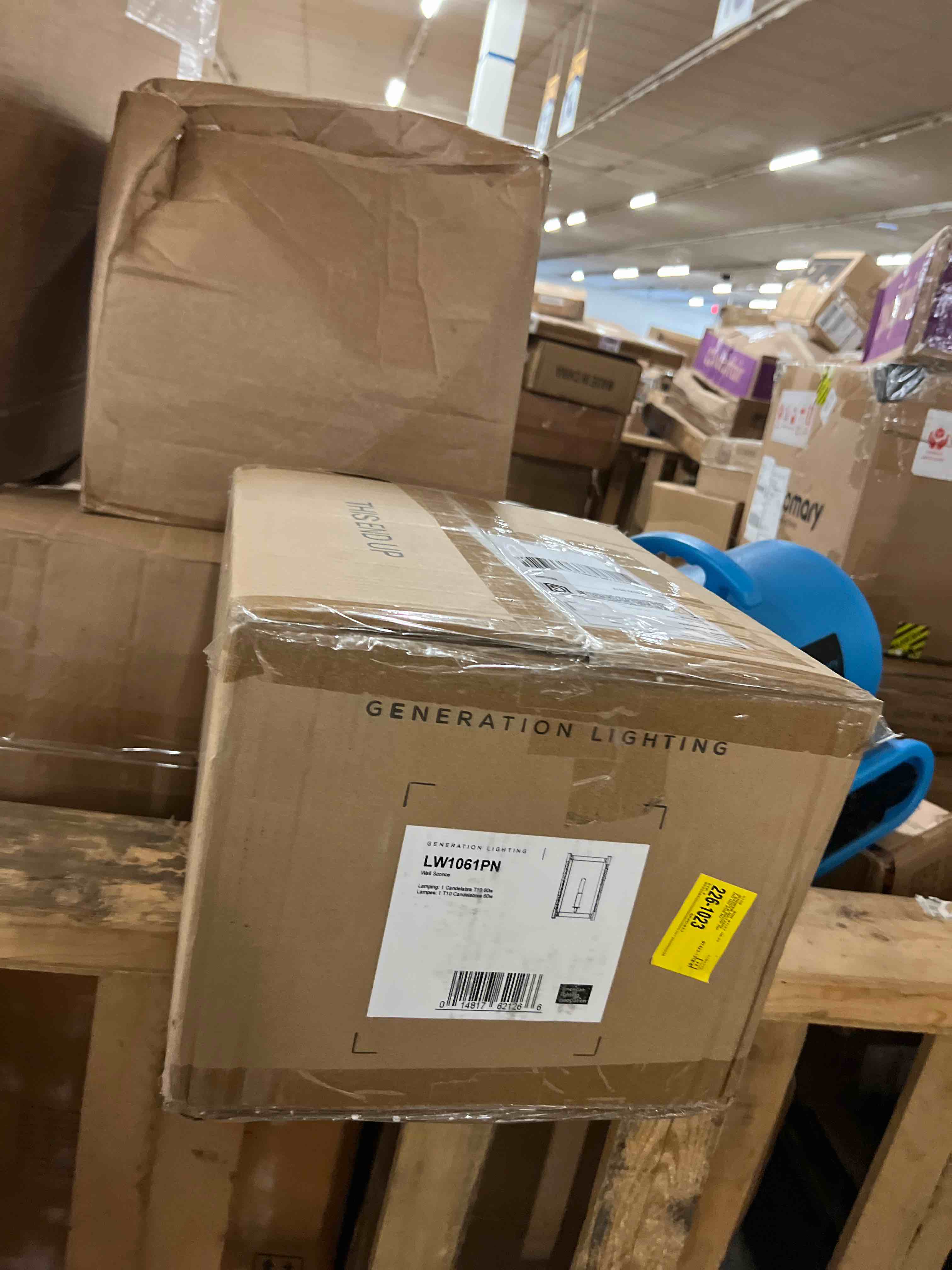 https://s3.amazonaws.com/lotting-images-prod/phillipi/TEA1801888_1756930880517.jpeg